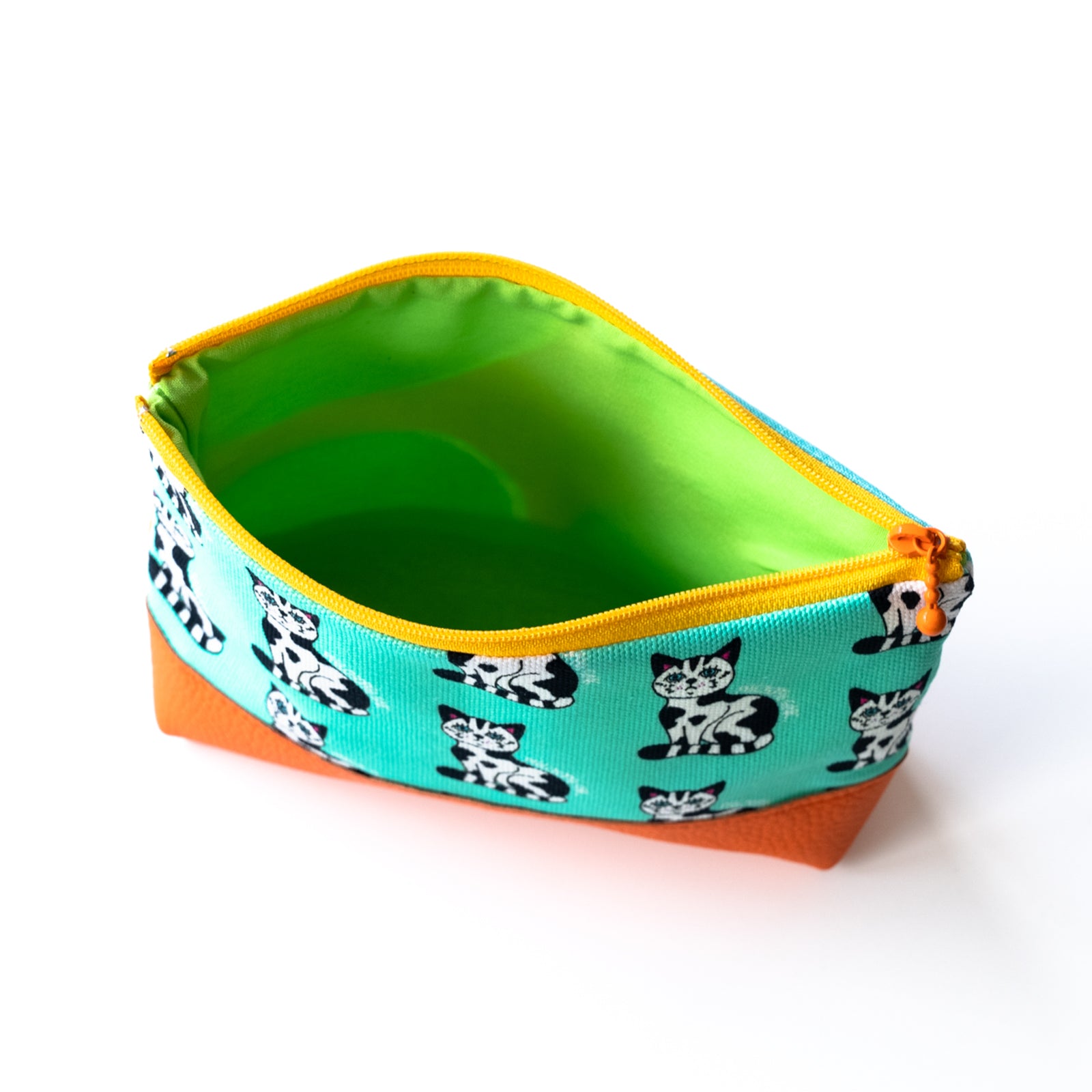 SINK. x Philosophii collaboration Ushineko pouch (with gusset)