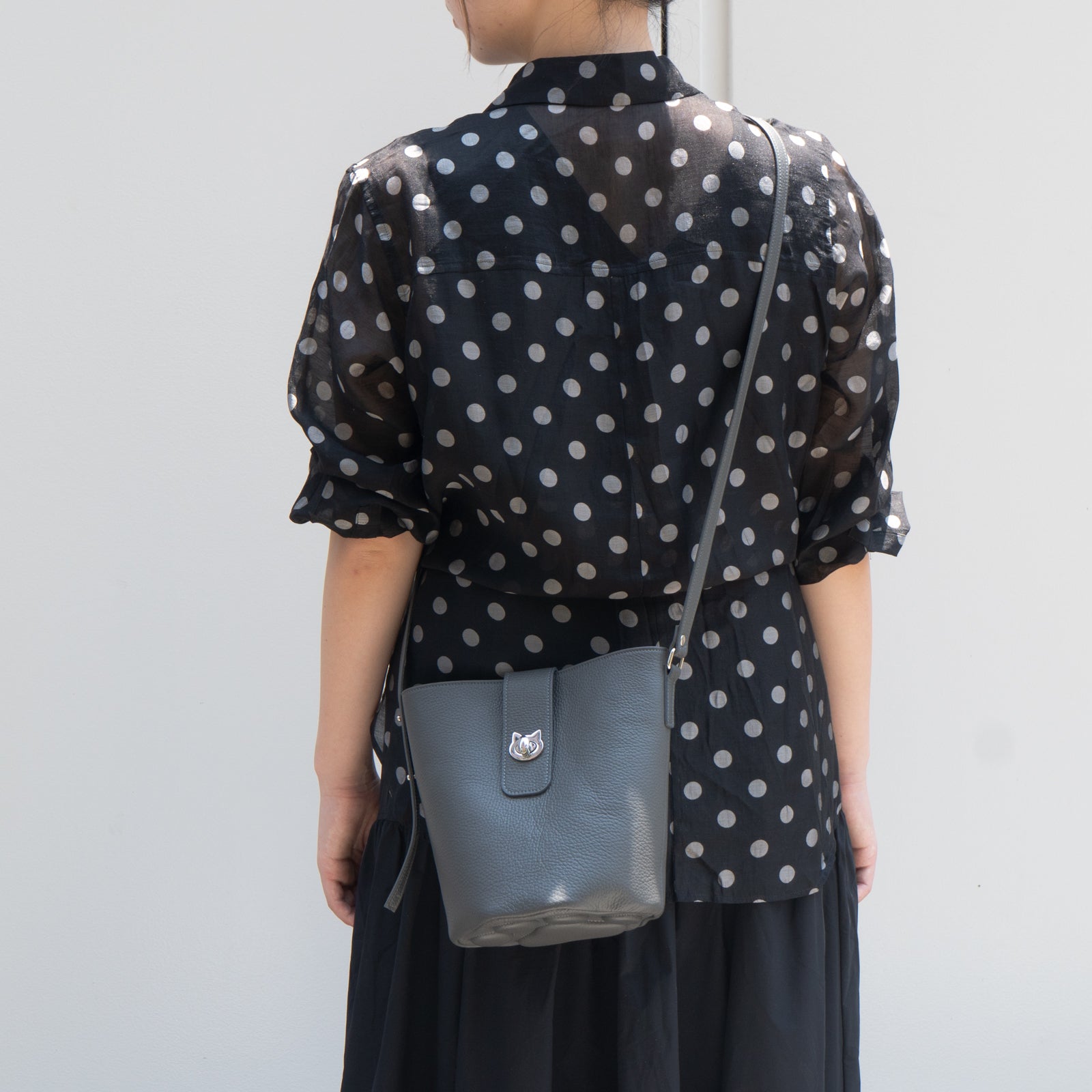 【数量限定】ショルダーバッグ・PAW ノベルティーチャーム付き / グラファイト