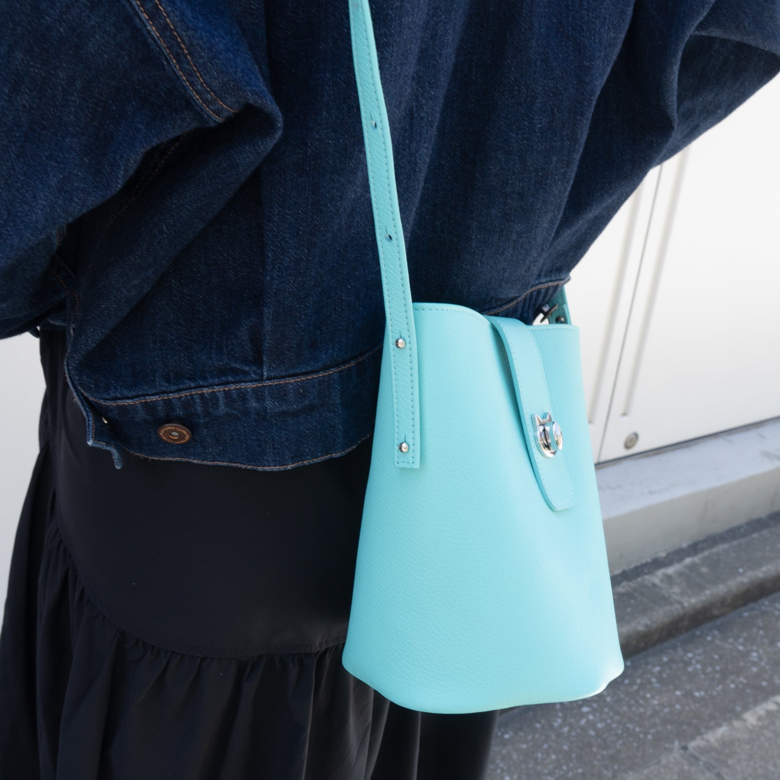 【期間限定:4/24(金)22:00〜26(日)】【受注生産】 ショルダーバッグ PAW (パウ) キュイール・マッシュ / ブルードラジェ