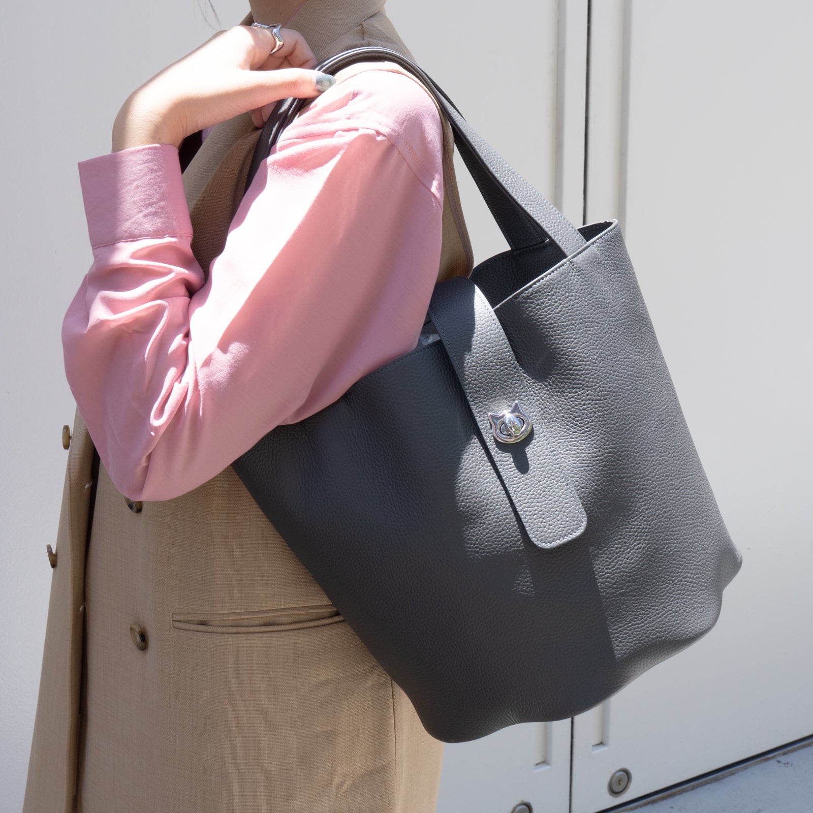 PAW Grande Cuir Mash Bucket Bag / Graphite
