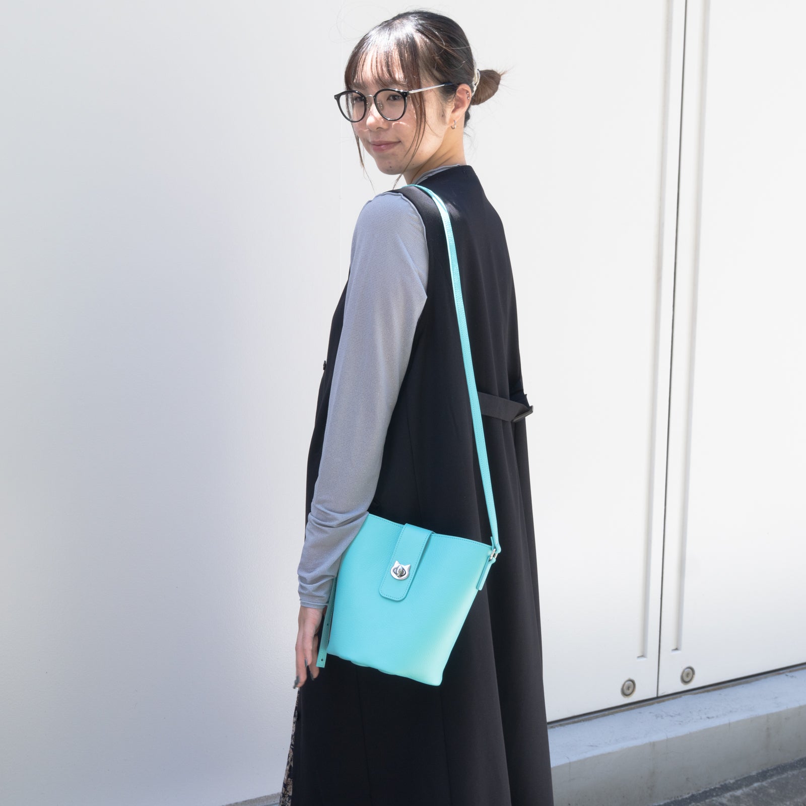 【期間限定:4/24(金)22:00〜26(日)】【受注生産】 ショルダーバッグ PAW (パウ) キュイール・マッシュ / ブルードラジェ