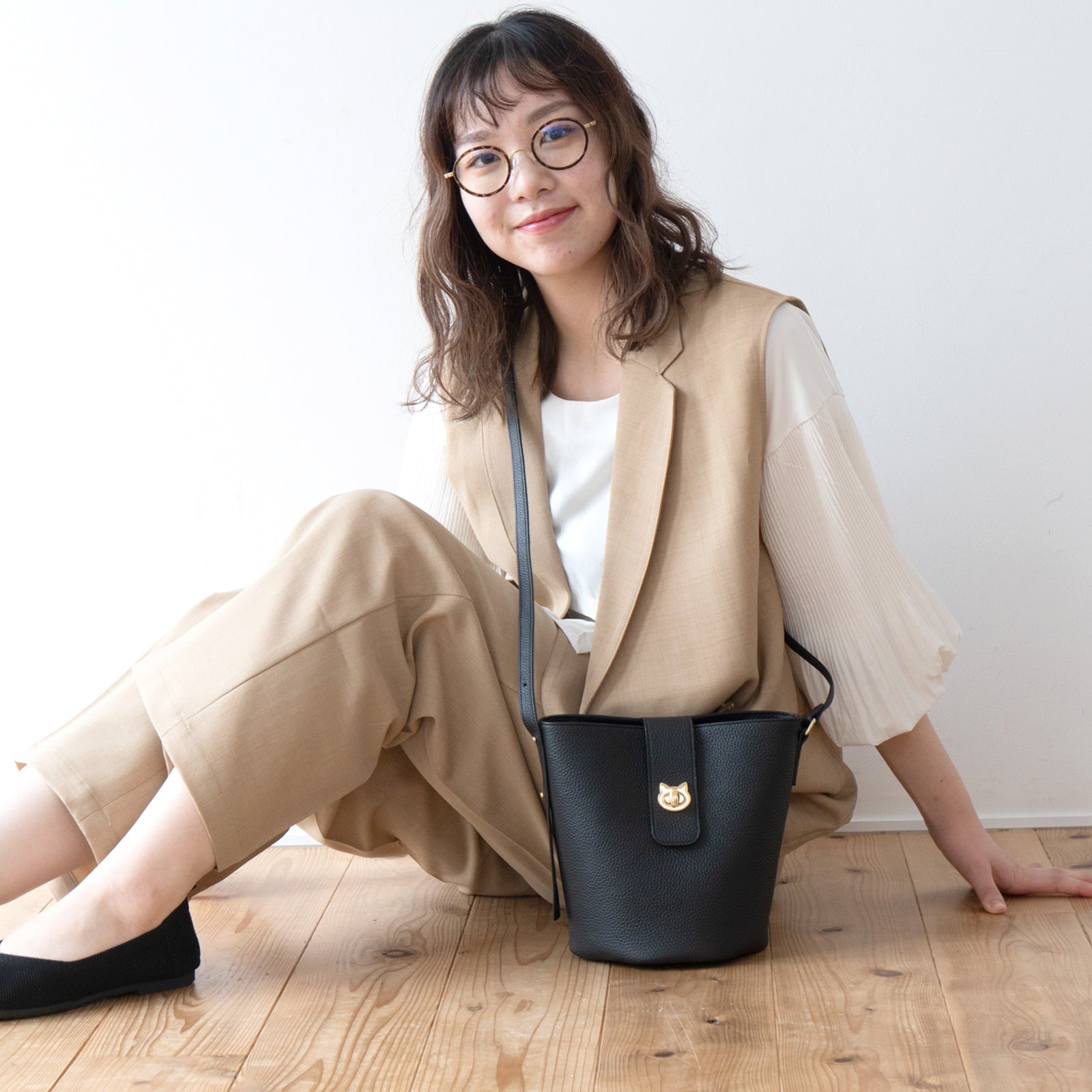 Limited-time offer: August 21st (Thu) 10:00 PM - 26 hours only. Limited-time offer: PAW Cuir Mache Shoulder Bag in Black (Choose your hardware).