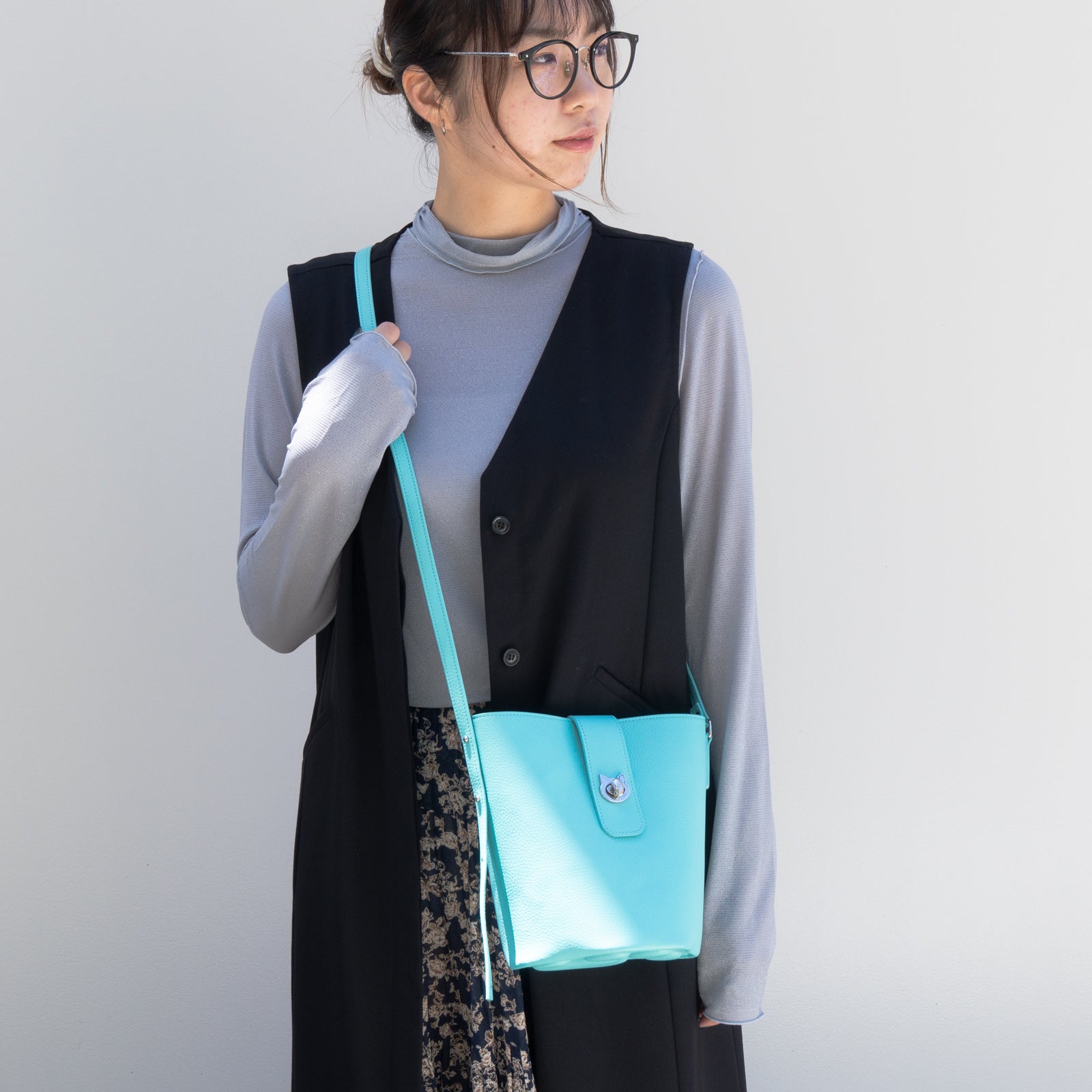 【期間限定:4/24(金)22:00〜26(日)】【受注生産】 ショルダーバッグ PAW (パウ) キュイール・マッシュ / ブルードラジェ