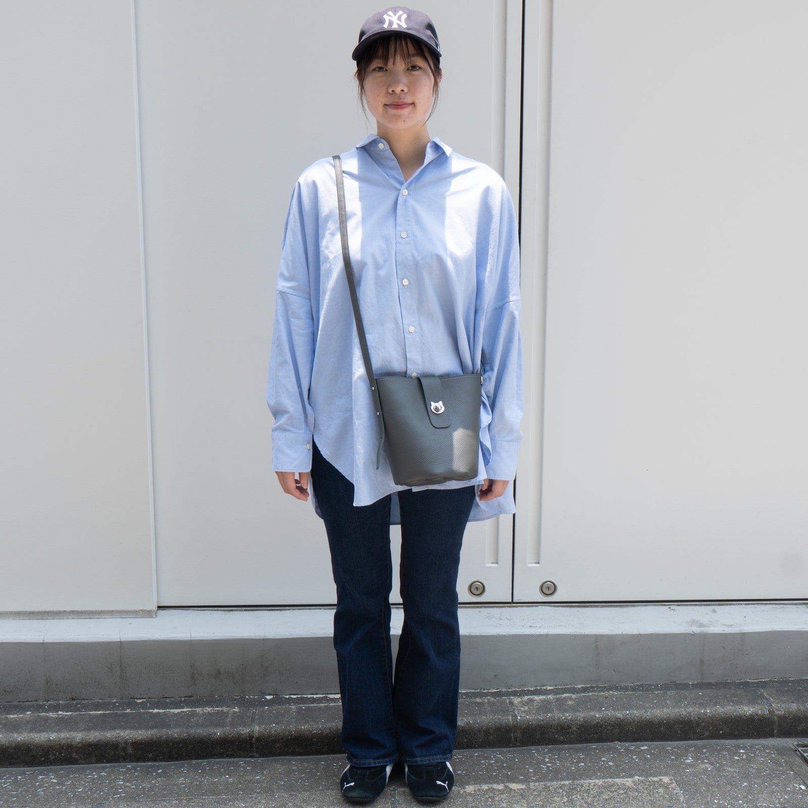 【数量限定】ショルダーバッグ・PAW ノベルティーチャーム付き / グラファイト