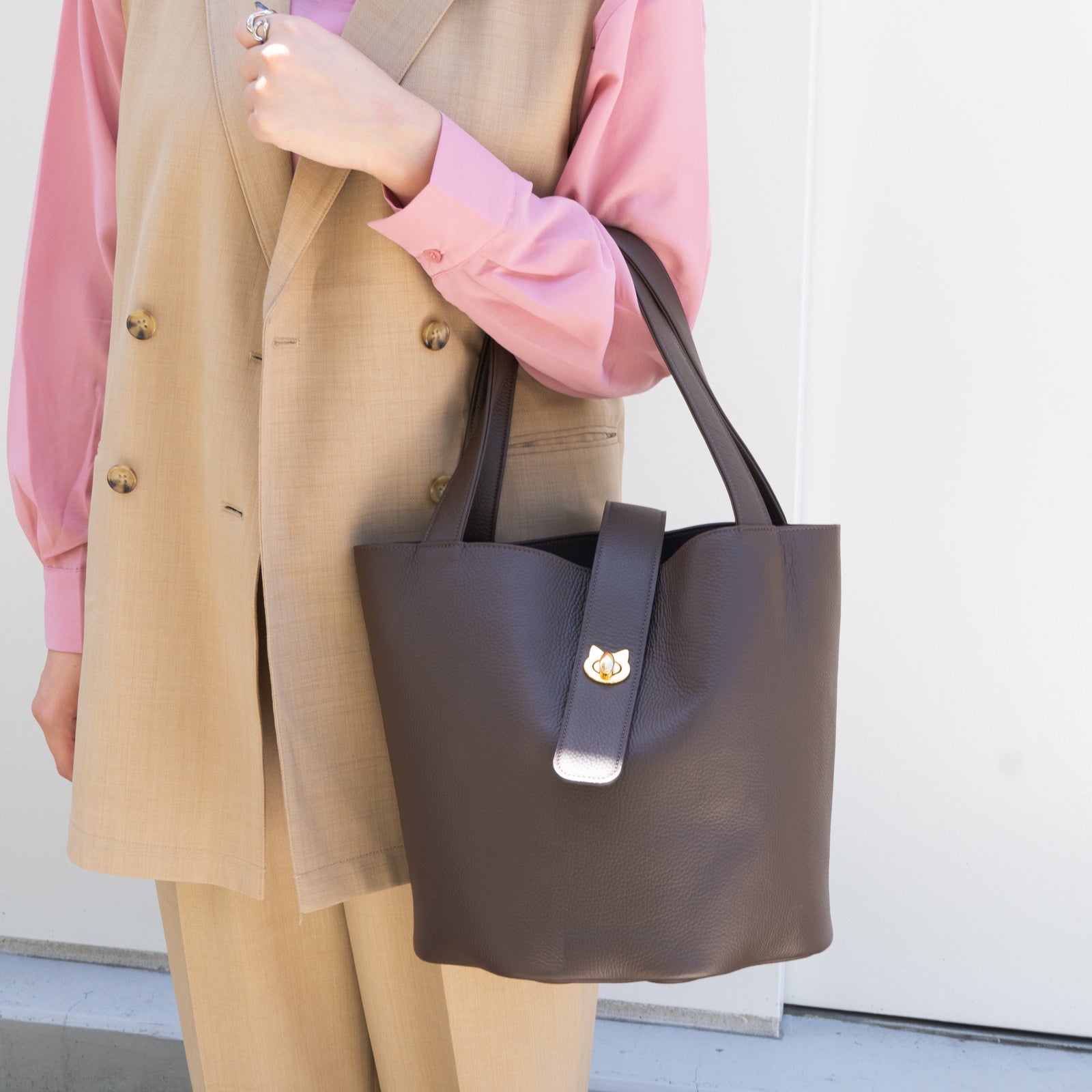 PAW Grande Cuir Mache Bucket Bag / Chocolate
