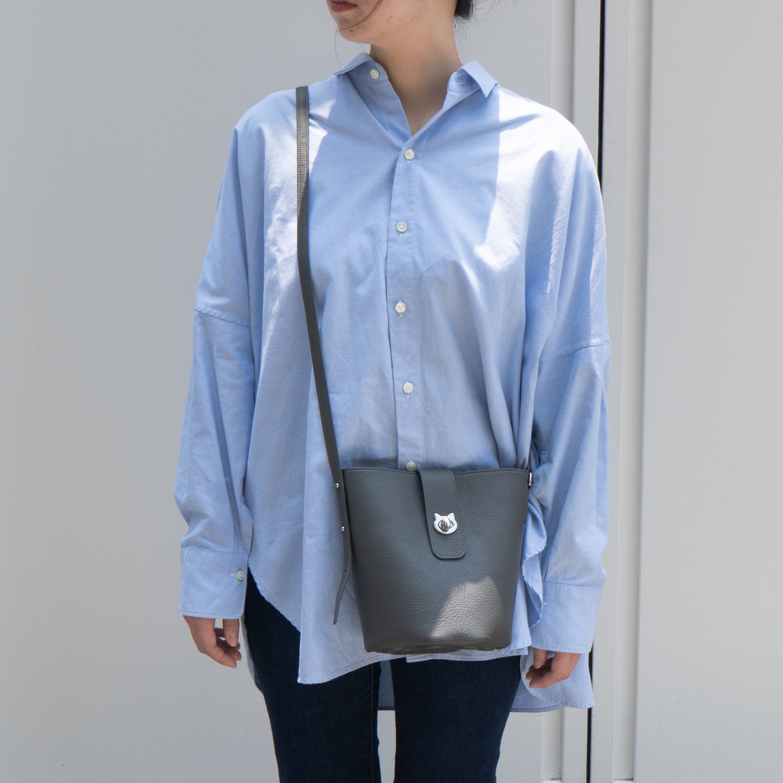 【数量限定】ショルダーバッグ・PAW ノベルティーチャーム付き / グラファイト