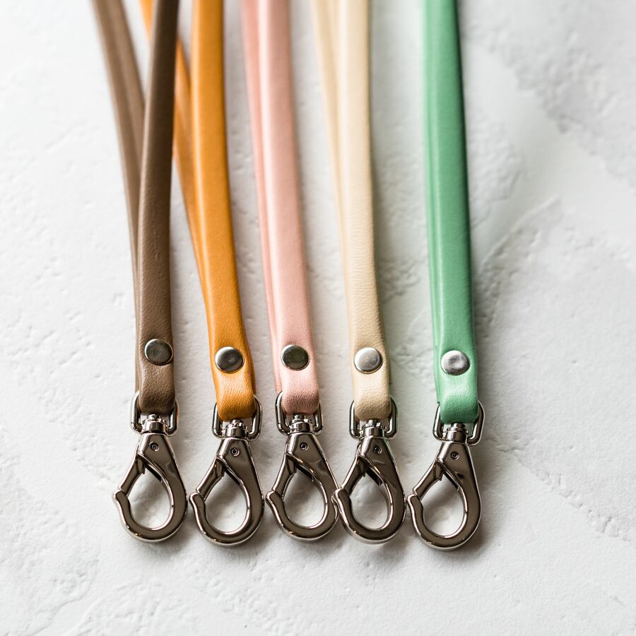 【おつとめ品セール】レザースマホストラップ(+ホルダー)シルバー金具 /134cm