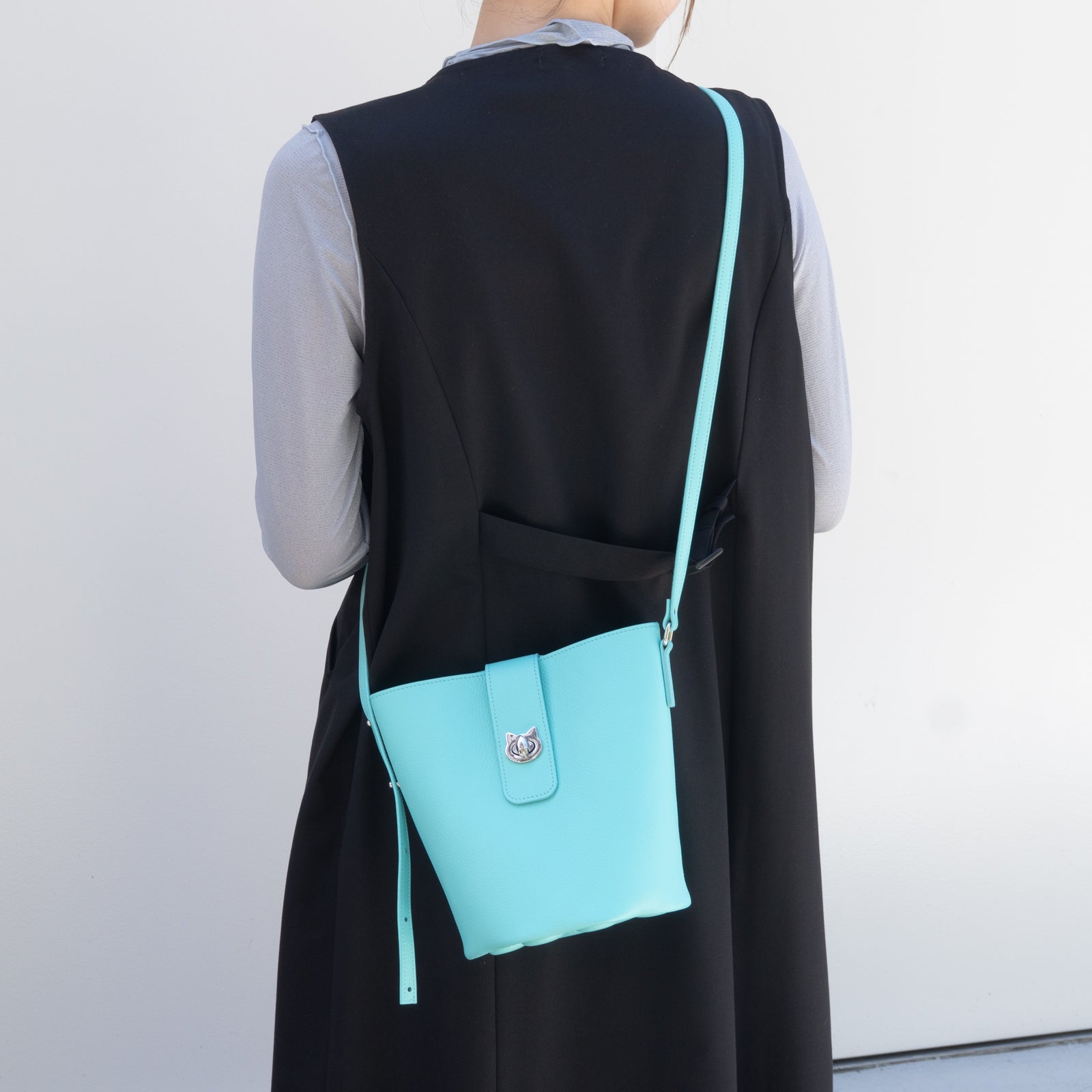 【期間限定:4/24(金)22:00〜26(日)】【受注生産】 ショルダーバッグ PAW (パウ) キュイール・マッシュ / ブルードラジェ