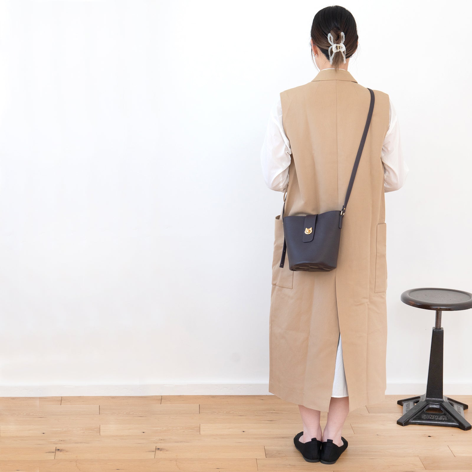 Shoulder bag PAW (Paw) Cuir-Mache / Raisin