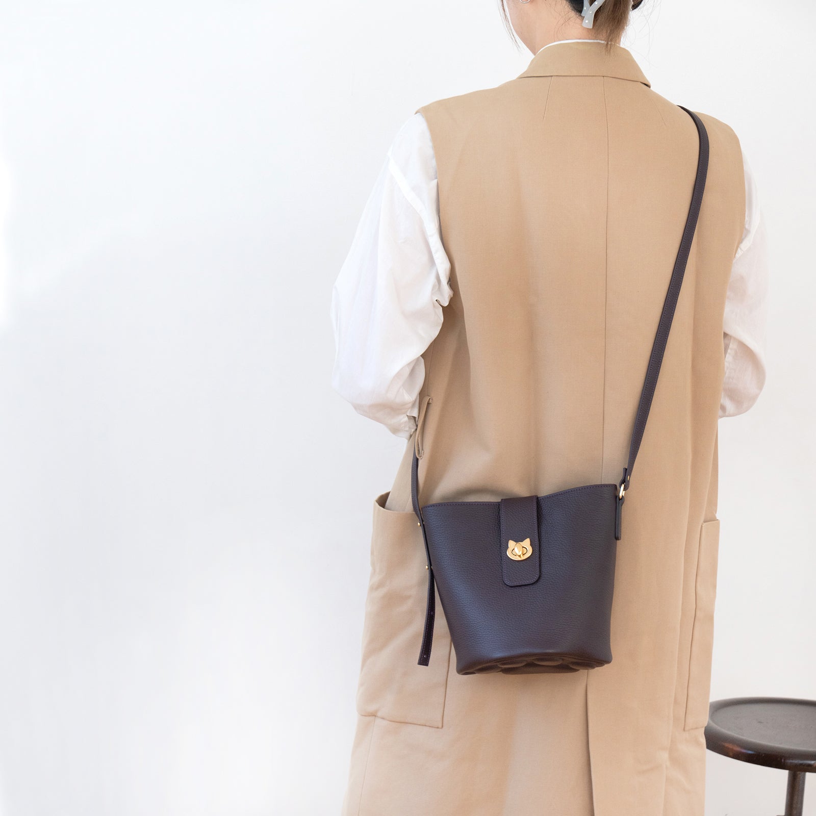 Shoulder bag PAW (Paw) Cuir-Mache / Raisin
