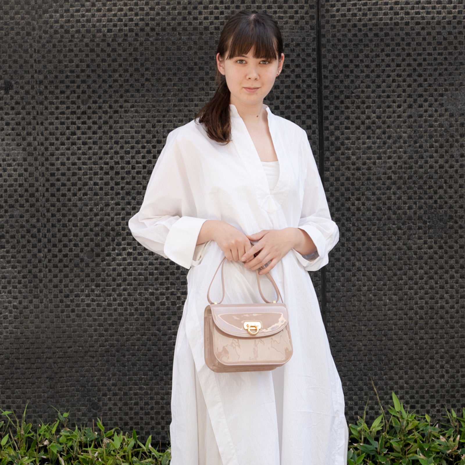 【おつとめ品セール】 ドゥポシェ エミュールレザー / グレージュ