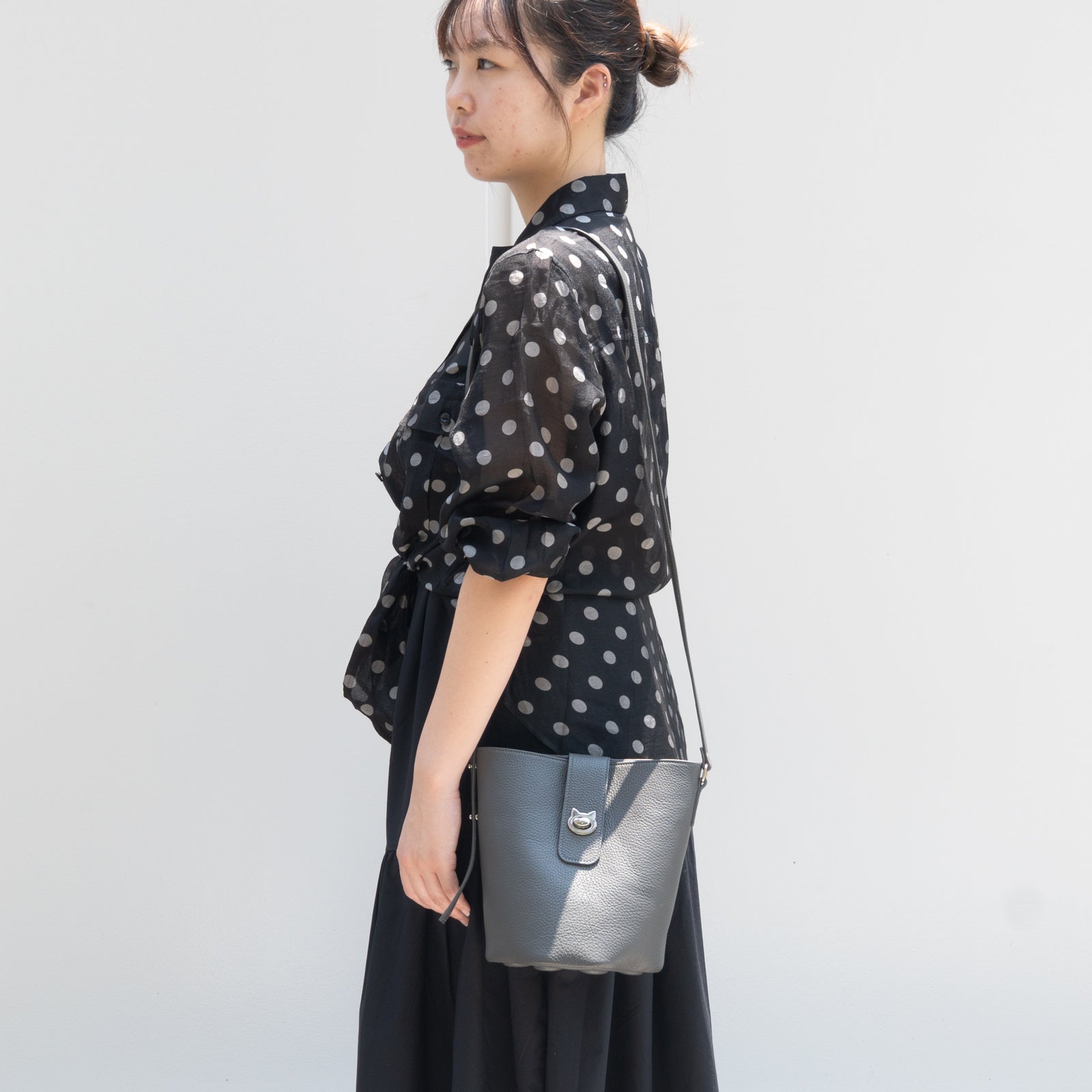 【数量限定】ショルダーバッグ・PAW ノベルティーチャーム付き / グラファイト