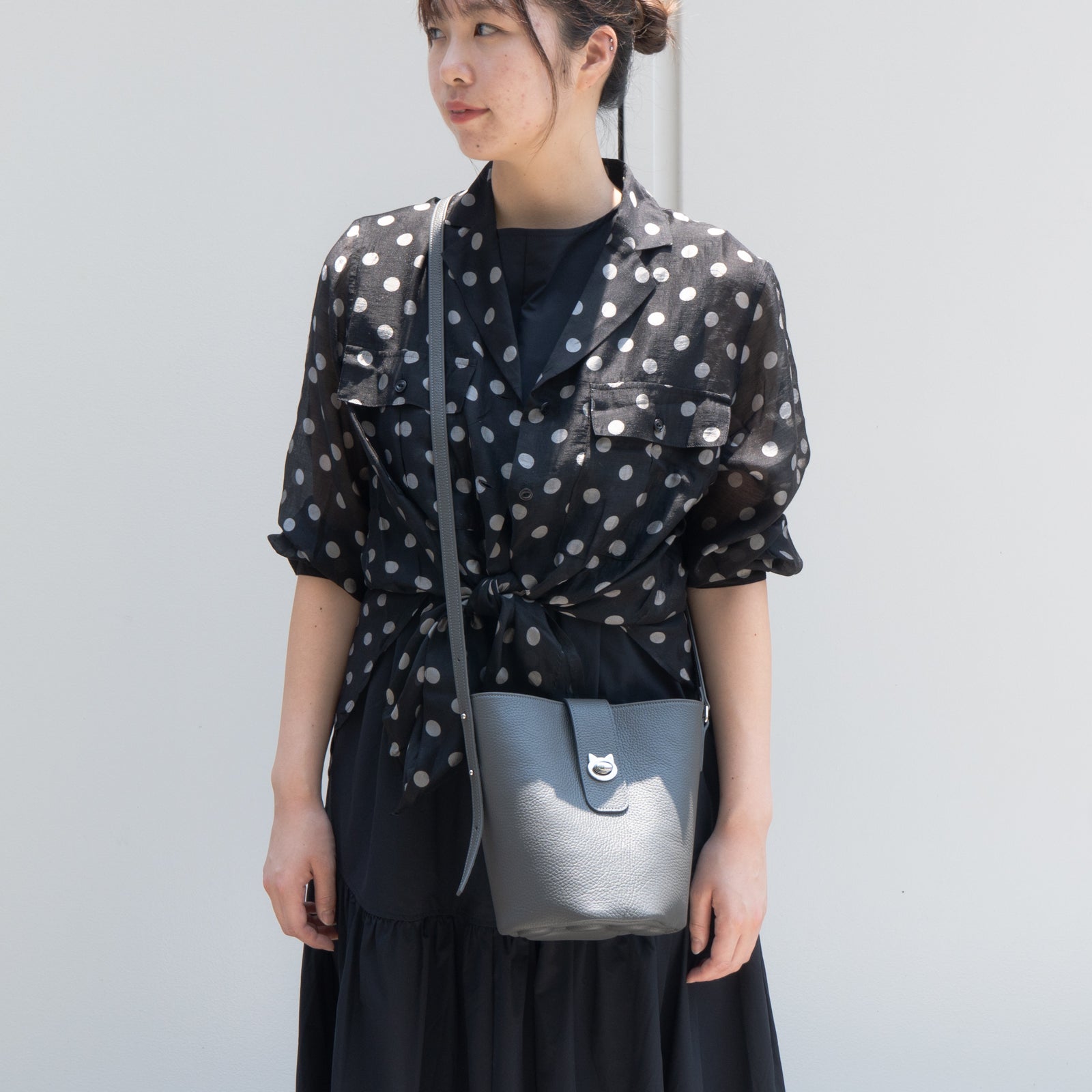 【数量限定】ショルダーバッグ・PAW ノベルティーチャーム付き / グラファイト