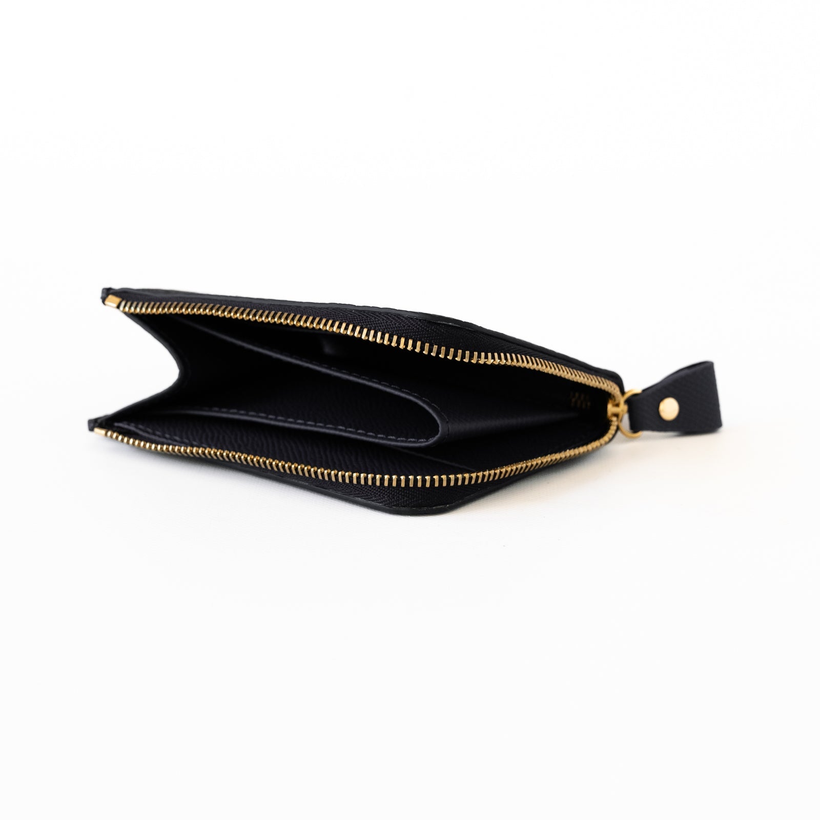 Minimum wallet with L shaped fastener / Taurillon Clemence