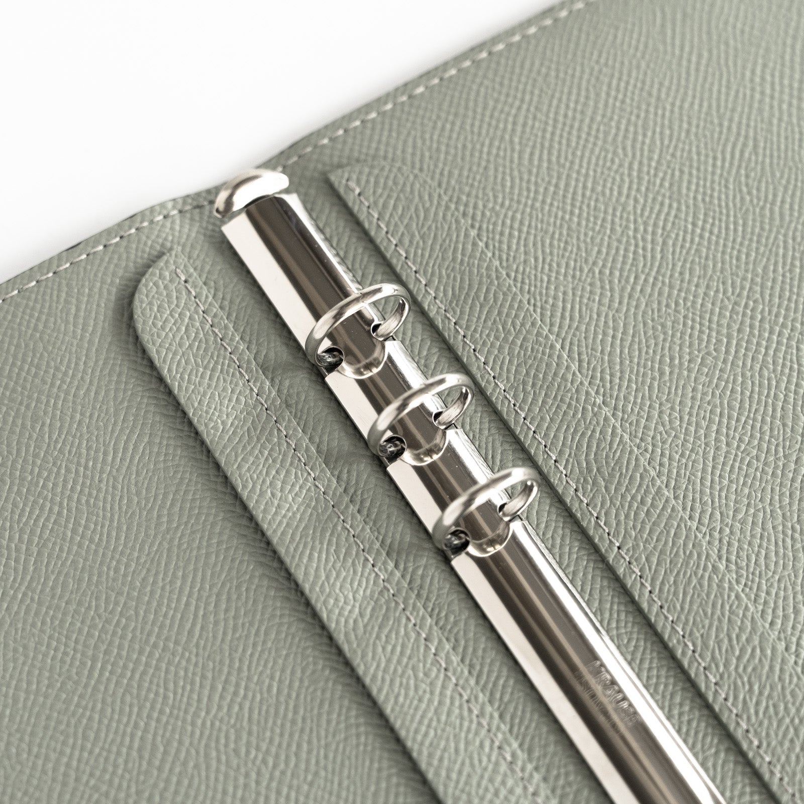 【おつとめ品セール 】A5サイズシステム手帳 トリヨンクレマンス/ブラック