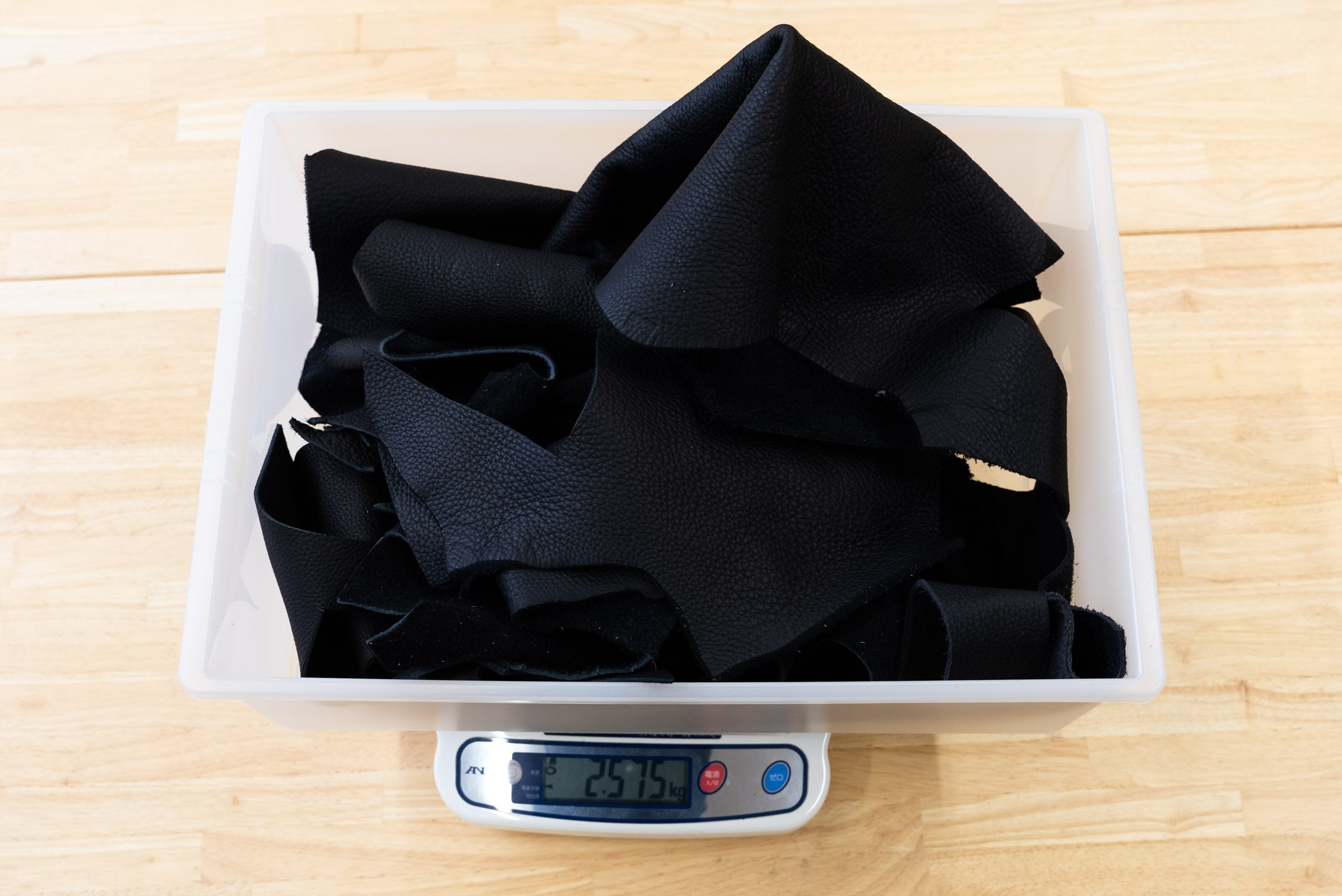 【レザーハギレ送料無料】トリヨンクレマンス/ブラック 2.5kg