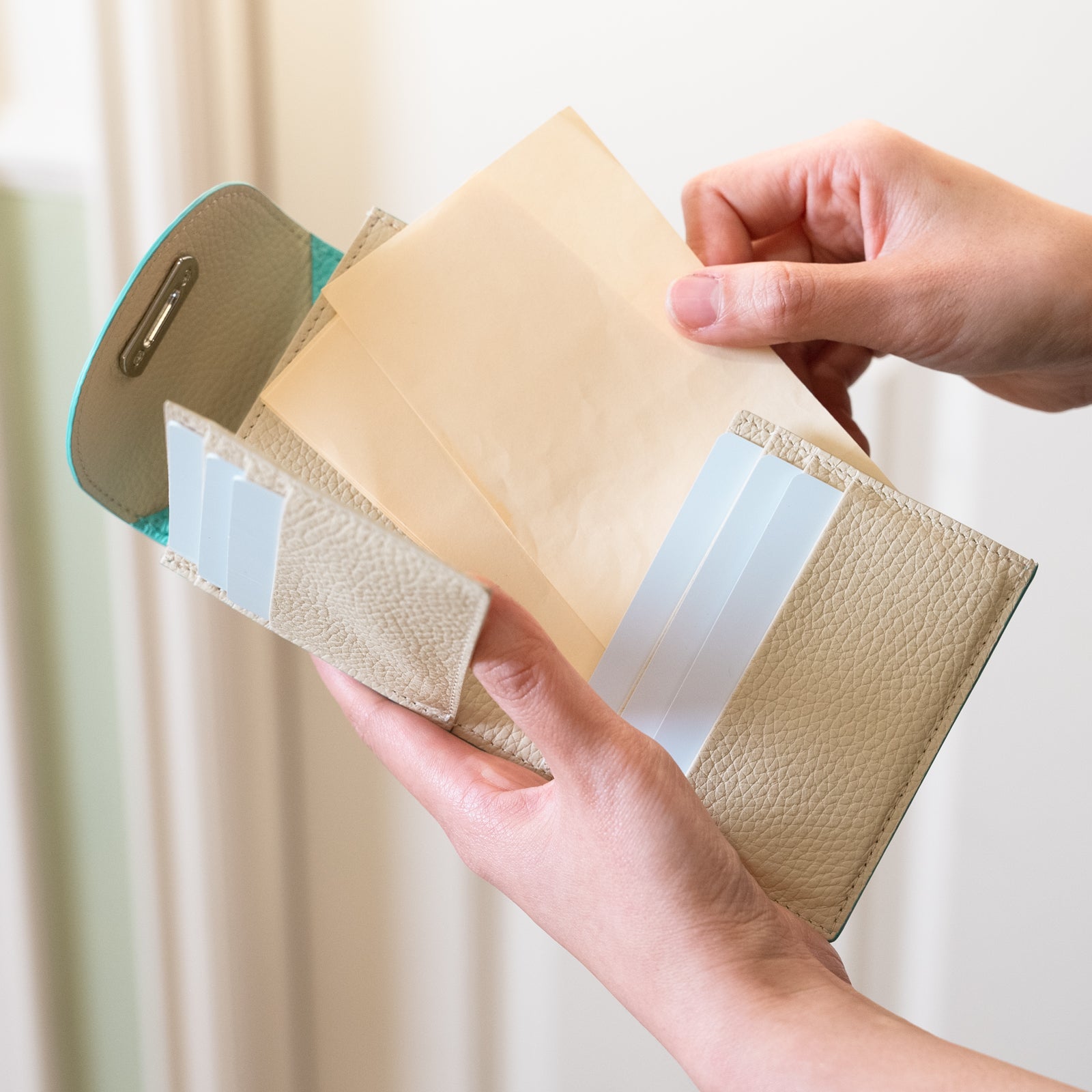 Bi-fold wallet "Ecre" / Taurillon Clemence