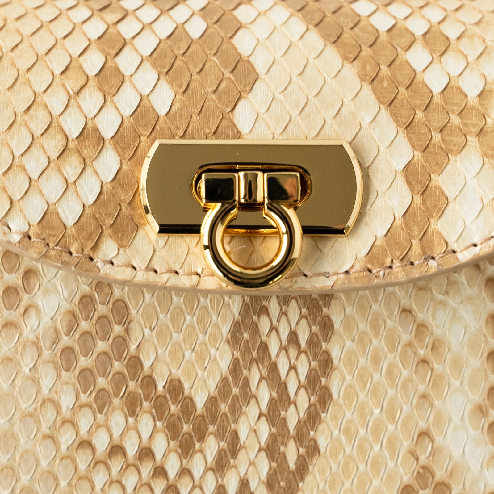 【おつとめ品セール】がま口ミドルウォレット・アンティーヌ ゴールドパイソン / パールゴールド