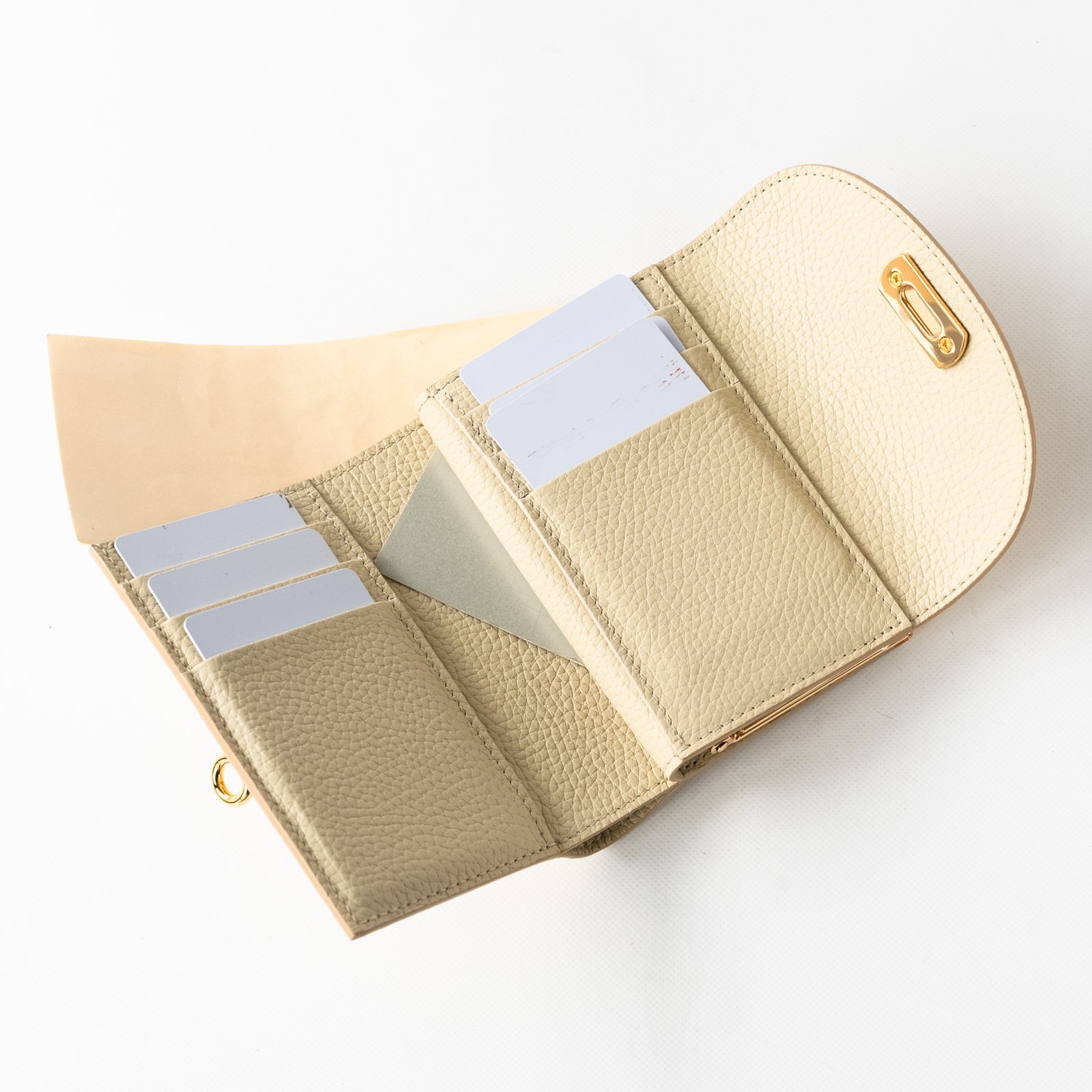 【おつとめ品セール】がま口ミドルウォレット・アンティーヌ ゴールドパイソン / パールゴールド