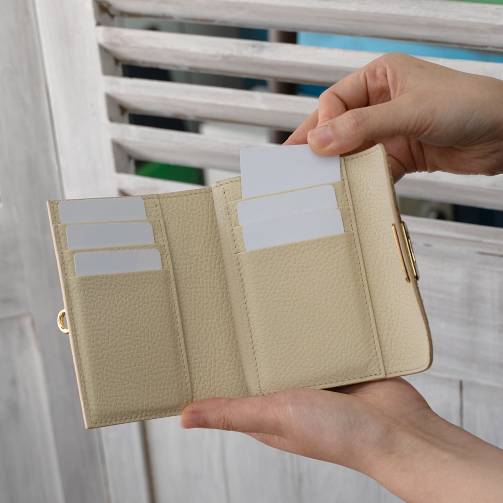 【おつとめ品セール】がま口ミドルウォレット・アンティーヌ ゴールドパイソン / パールゴールド