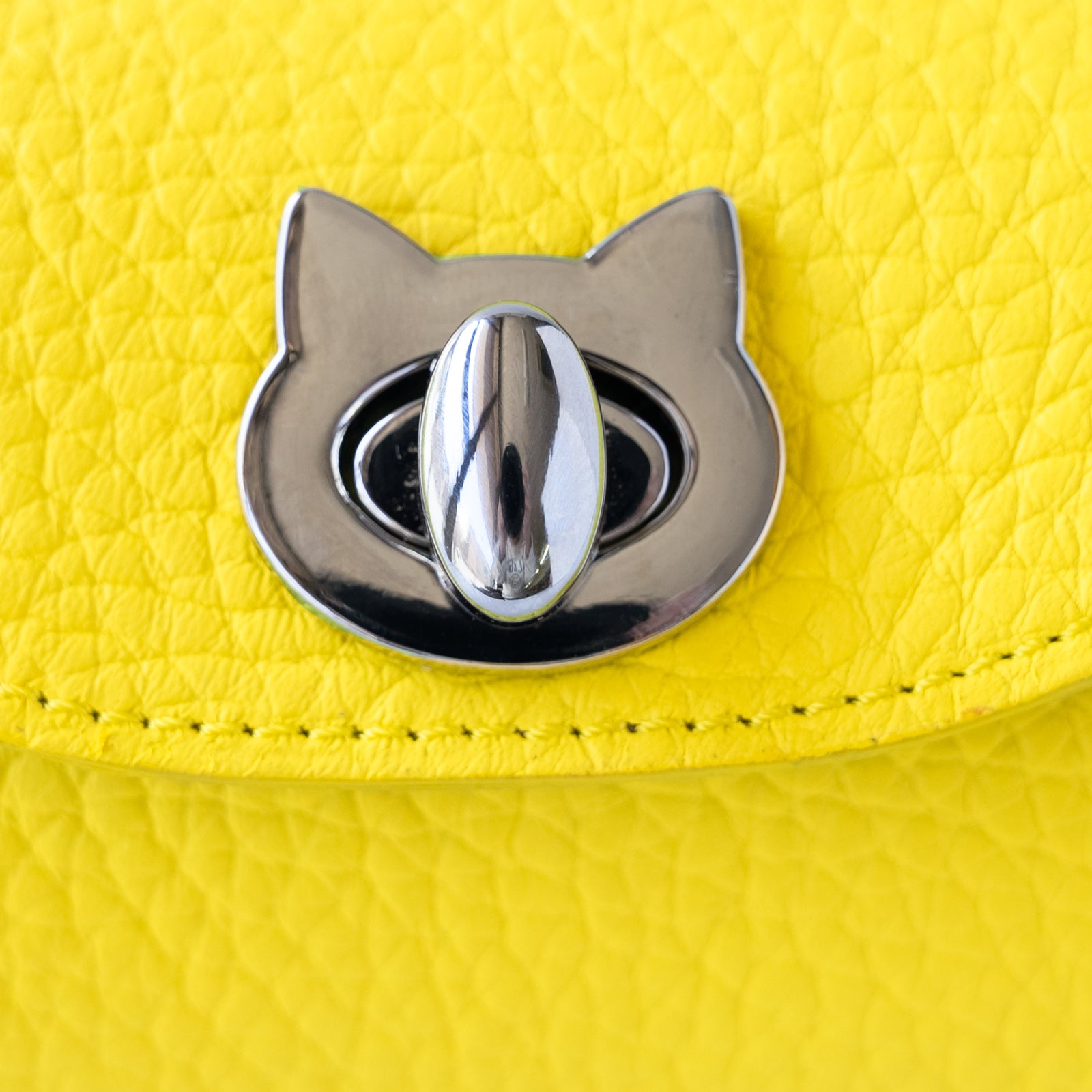 Shell pouch CAT Taurillon Clemence