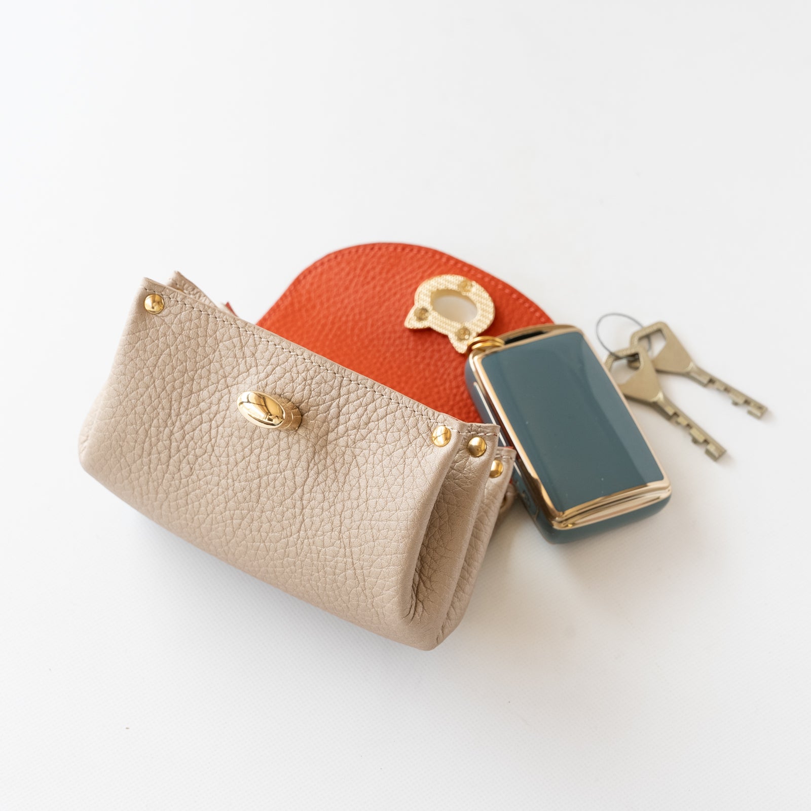 Shell pouch CAT Taurillon Clemence