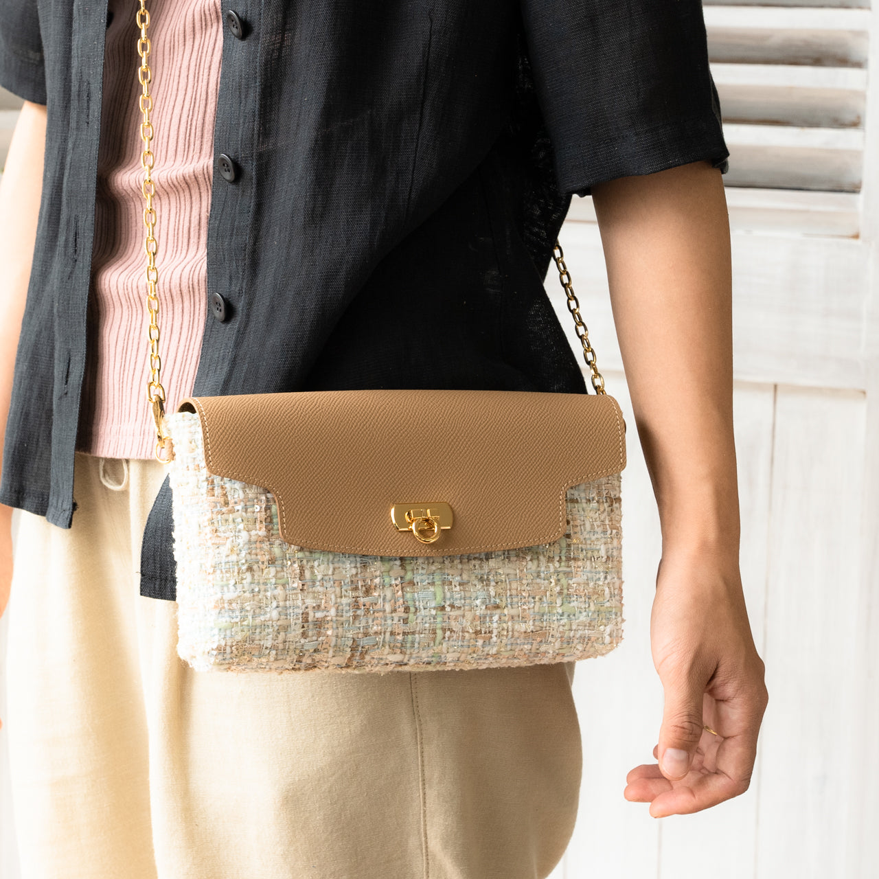 Soft leather flap pochette tweed duo