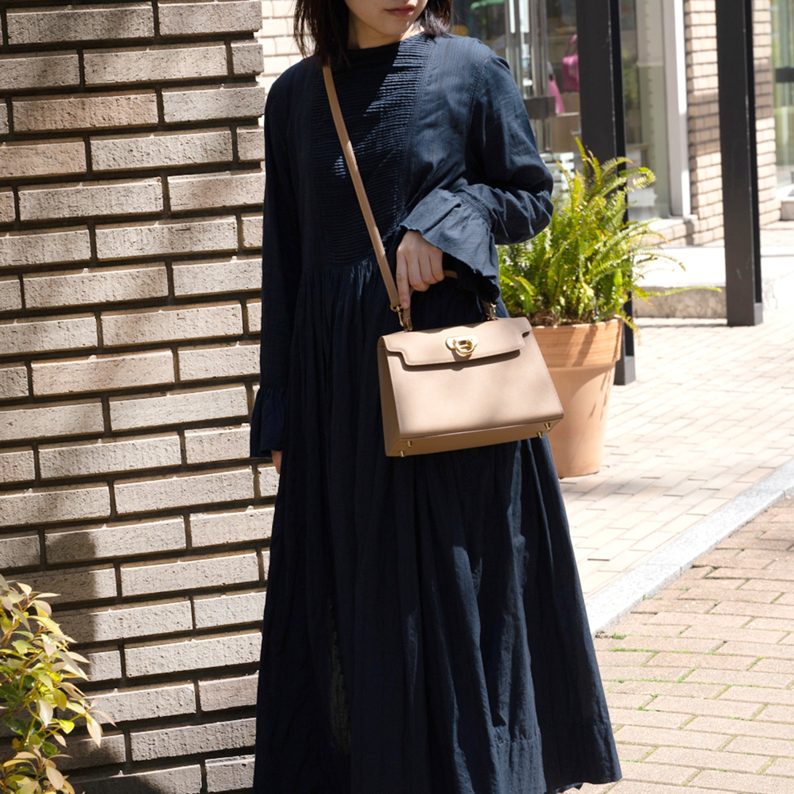 【おつとめ品セール】カンパネラ25(ショルダー付き) キュイール・ミネルバ/チャイ