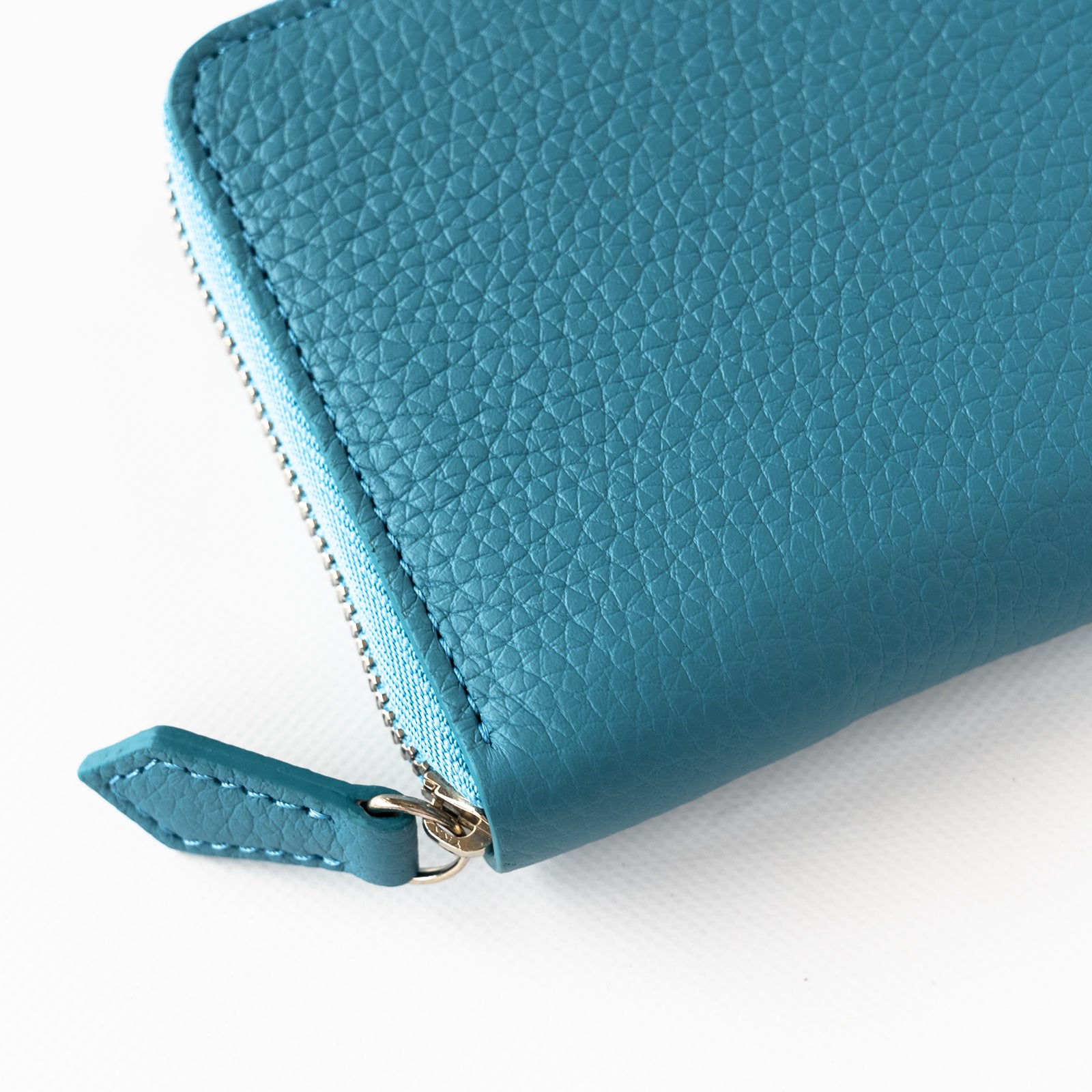 Round zipper mini wallet Taurillon Clemence