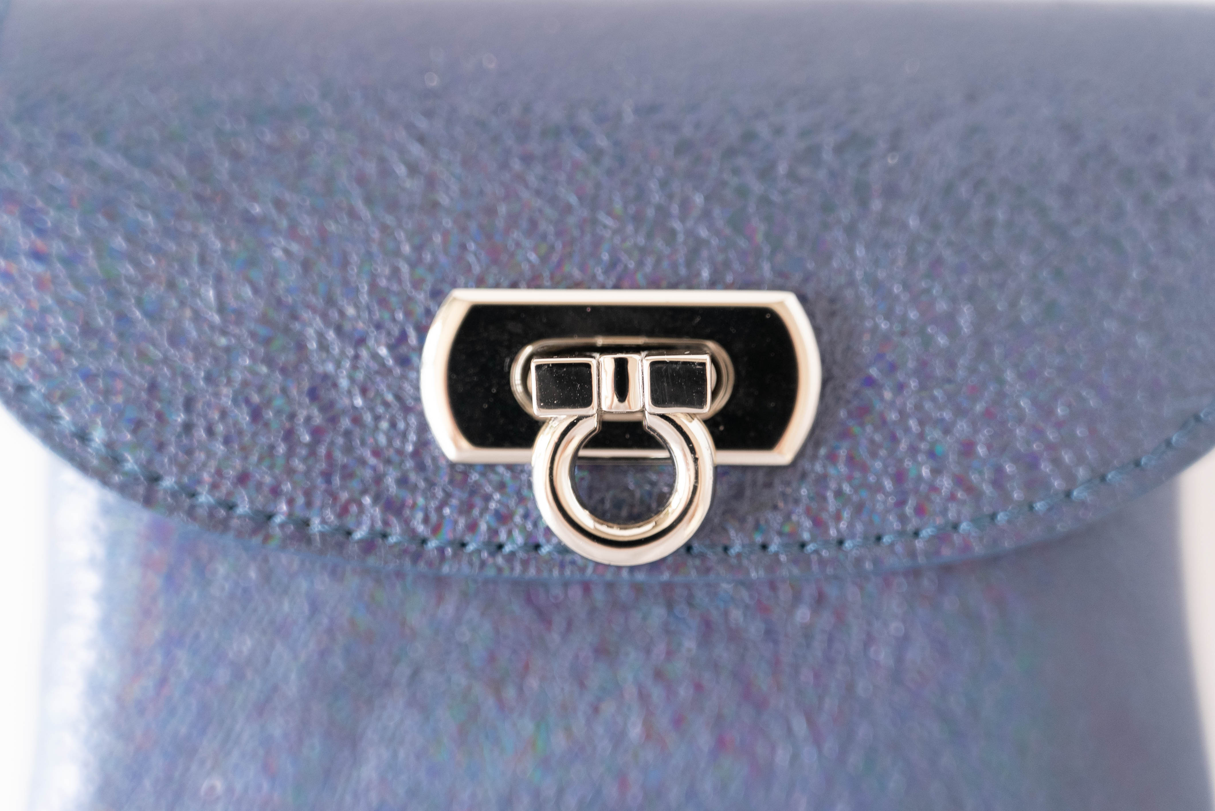 Leather flap smart key case / Prism