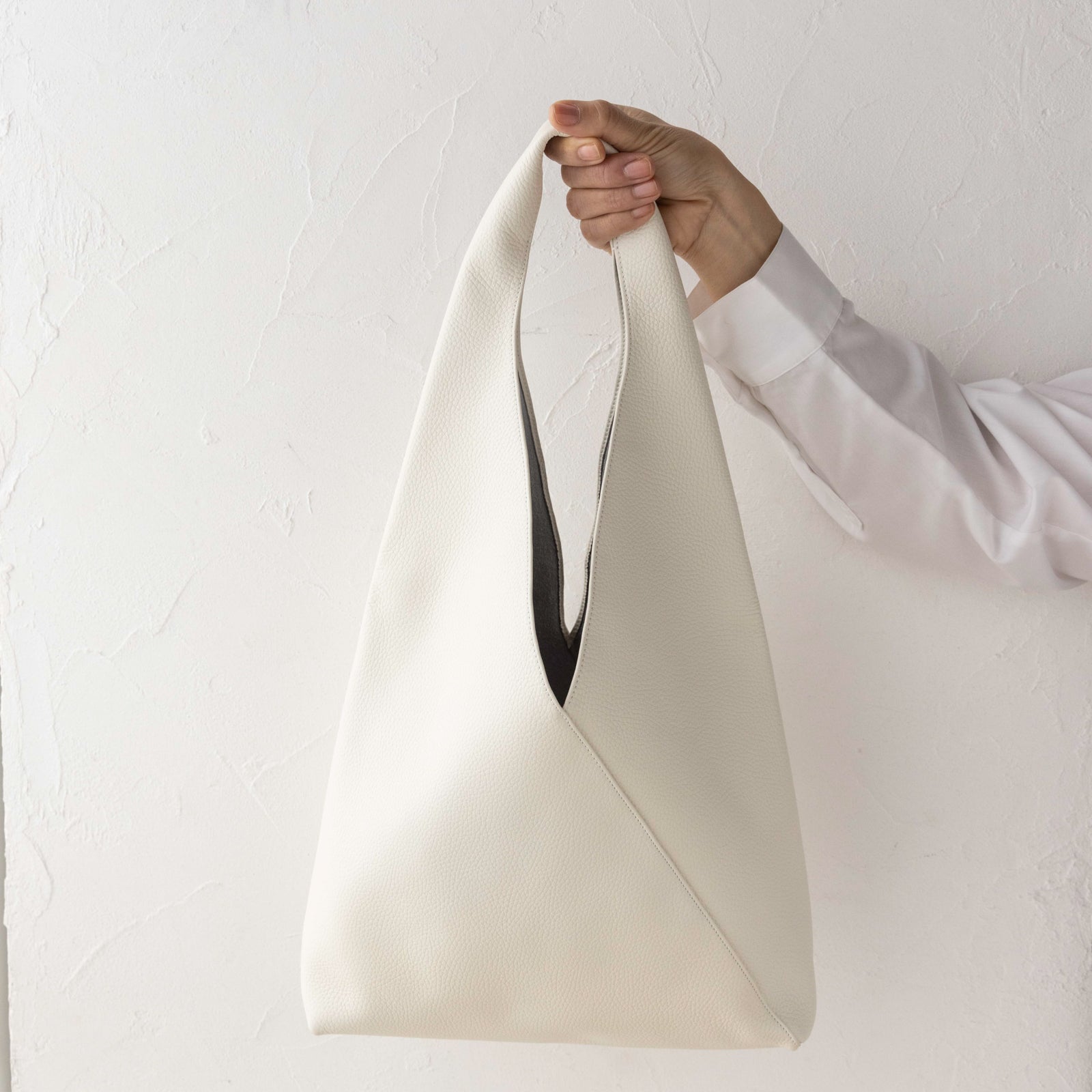 Triangle Bag M / Cuir Marsh