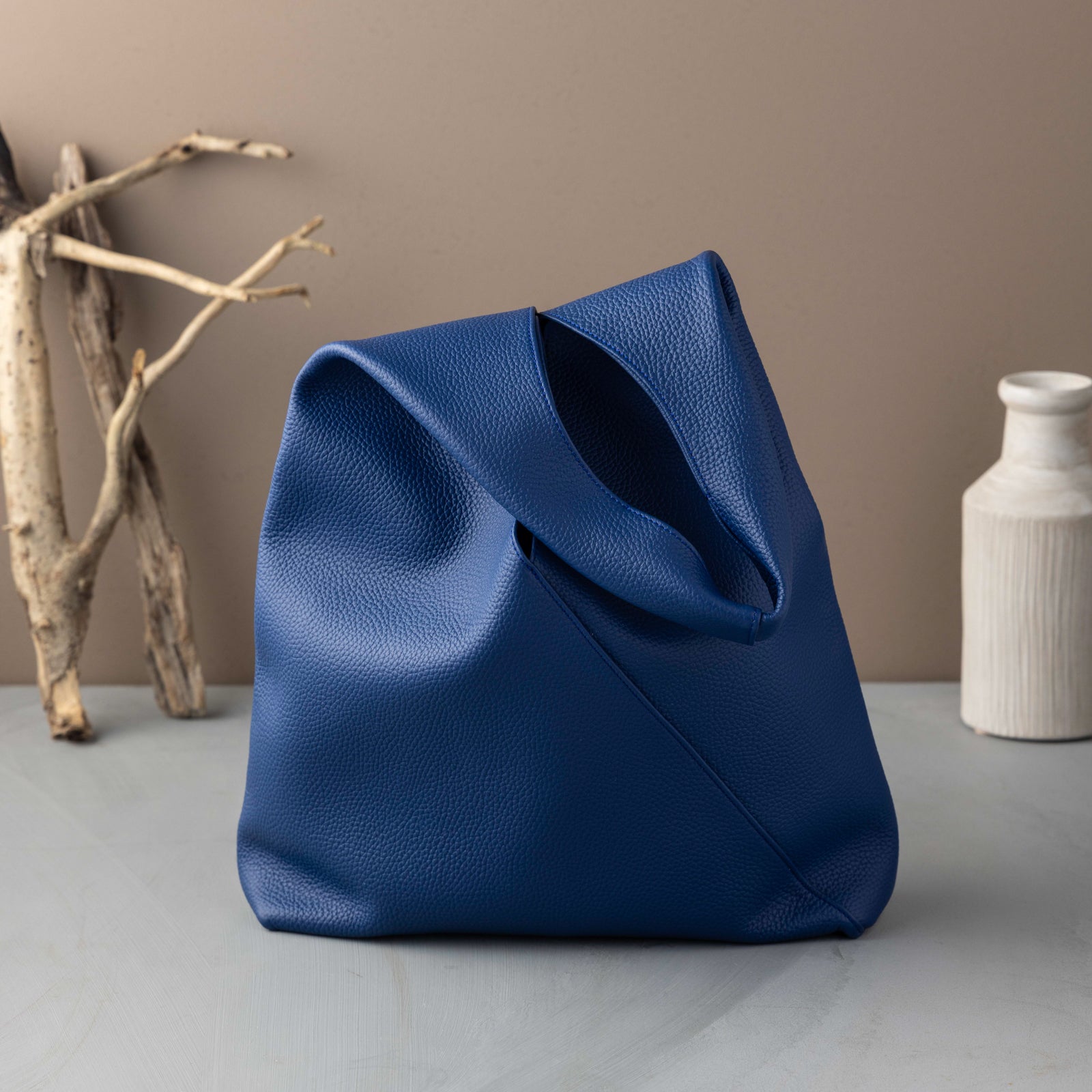 Triangle Bag M / Cuir Marsh