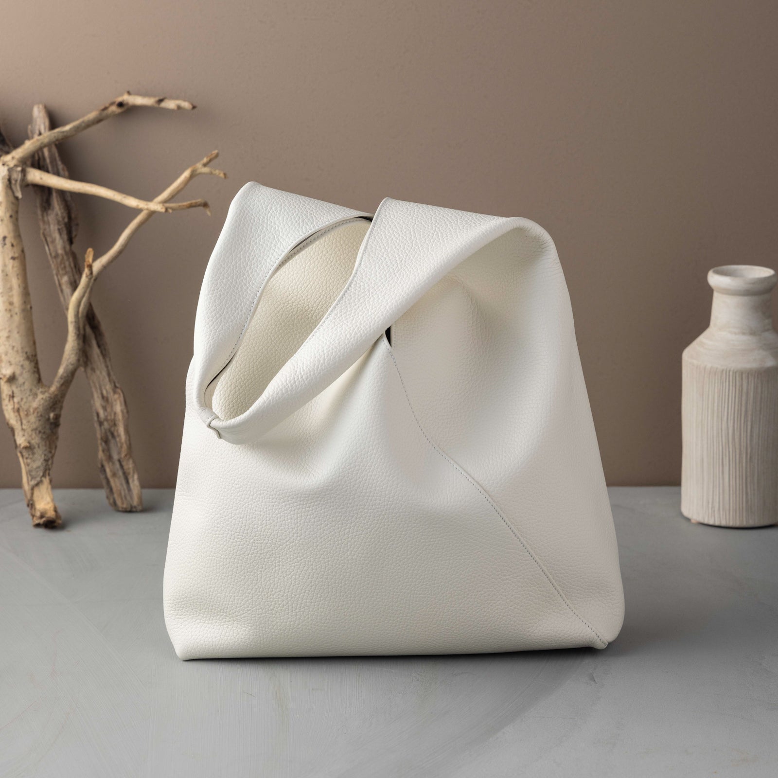 Triangle Bag M / Cuir Marsh