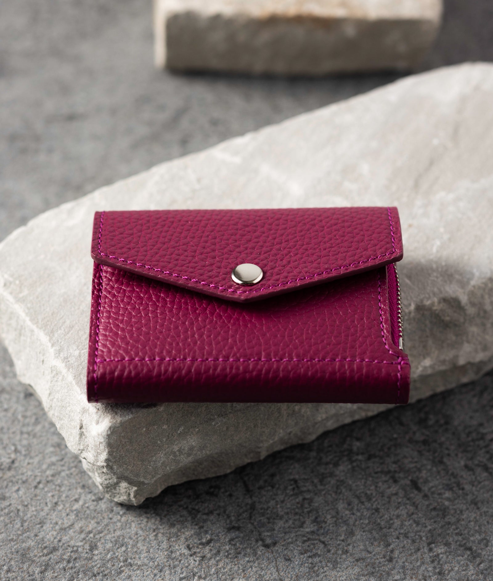 Handy wallet with L shaped fastener / Cuir Mash