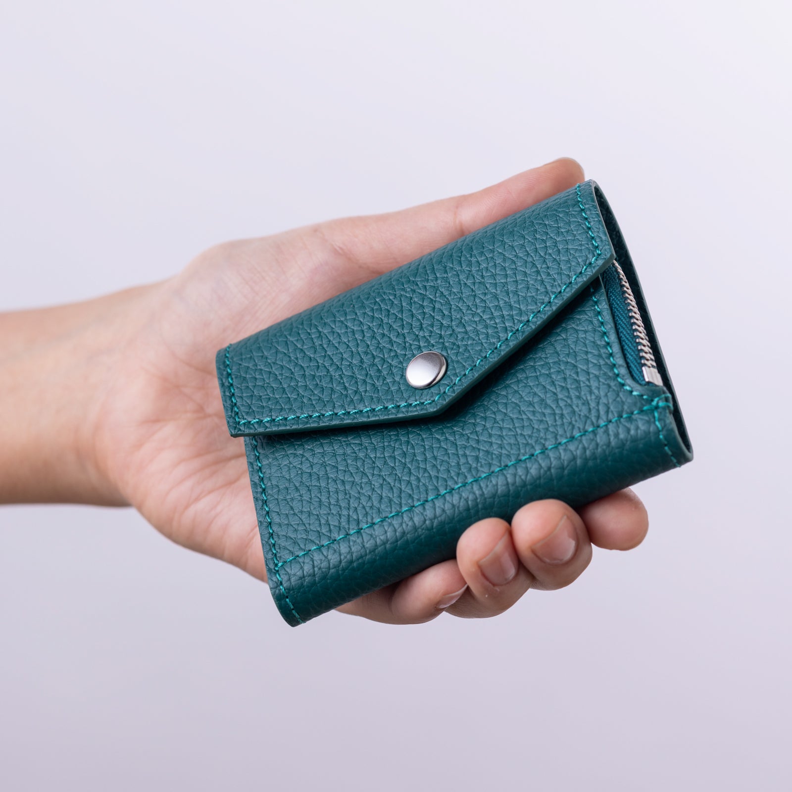 Handy wallet with L shaped fastener / Cuir Mash