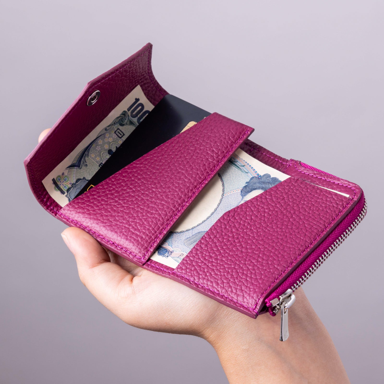 Handy wallet with L shaped fastener / Cuir Mash