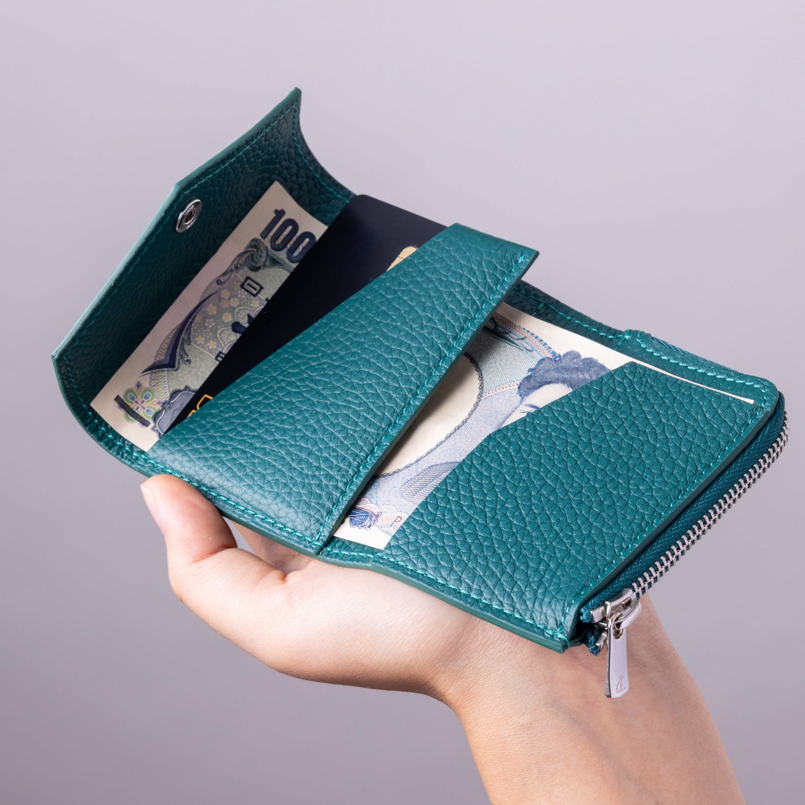 Handy wallet with L shaped fastener / Cuir Mash