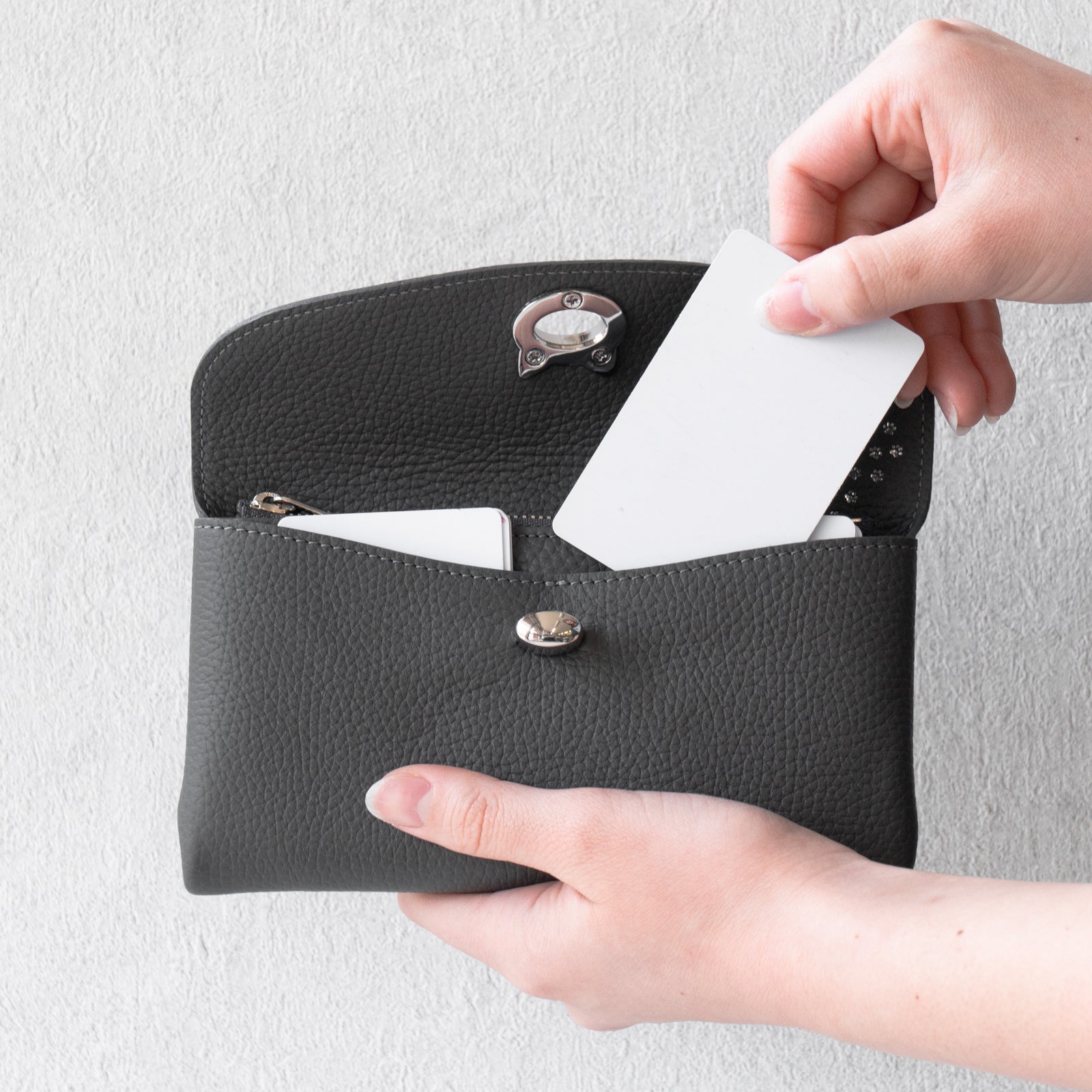 Flap Wallet Furnya Long Cuir Mache / Graphite