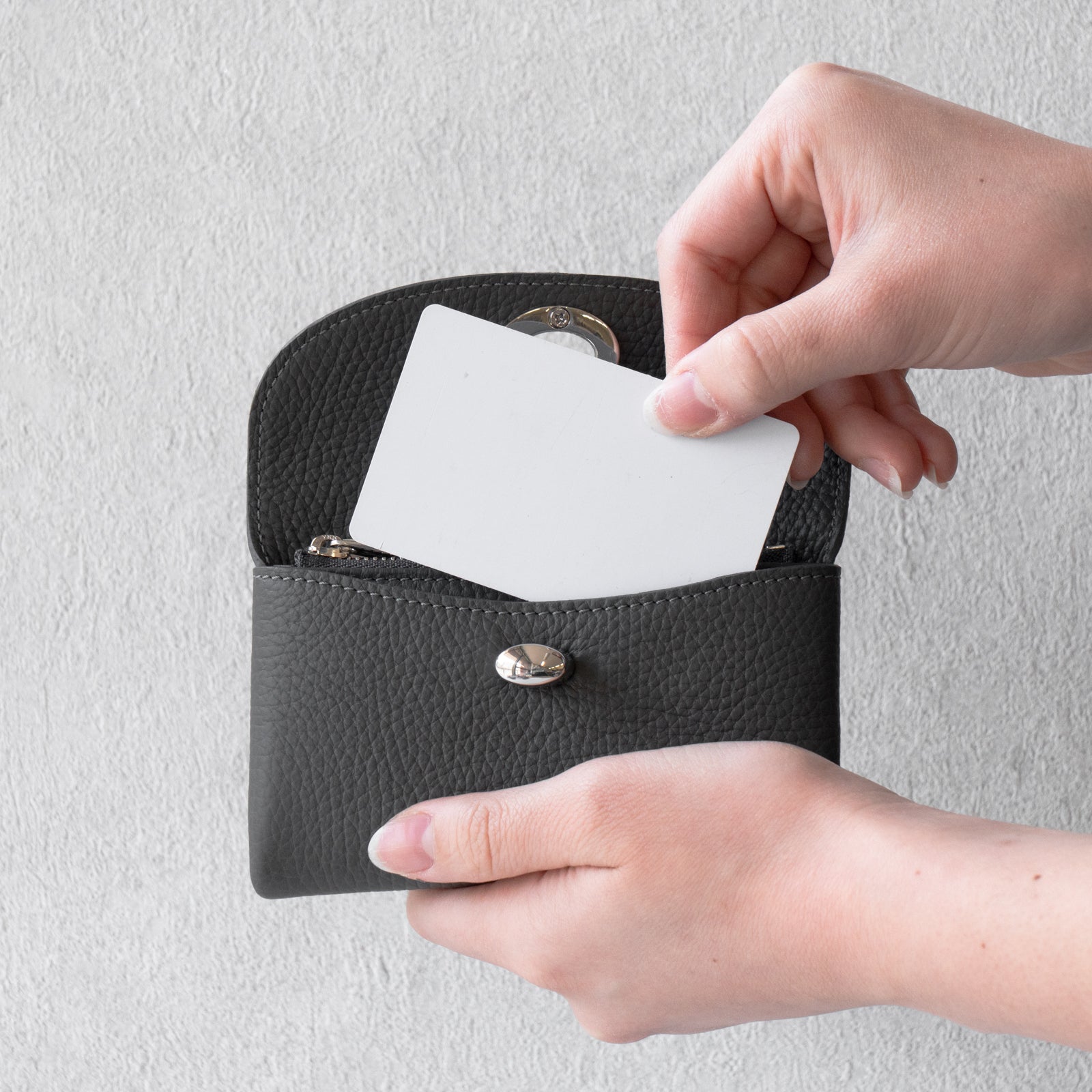 Flap Wallet Frunya Medium Cuir Mache / Graphite