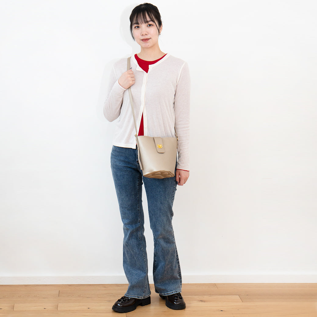 【期間限定:4/24(金)22:00〜26(日)】【受注生産】 ショルダーバッグ PAW (パウ) キュイール・マッシュ / シャンパンゴールド