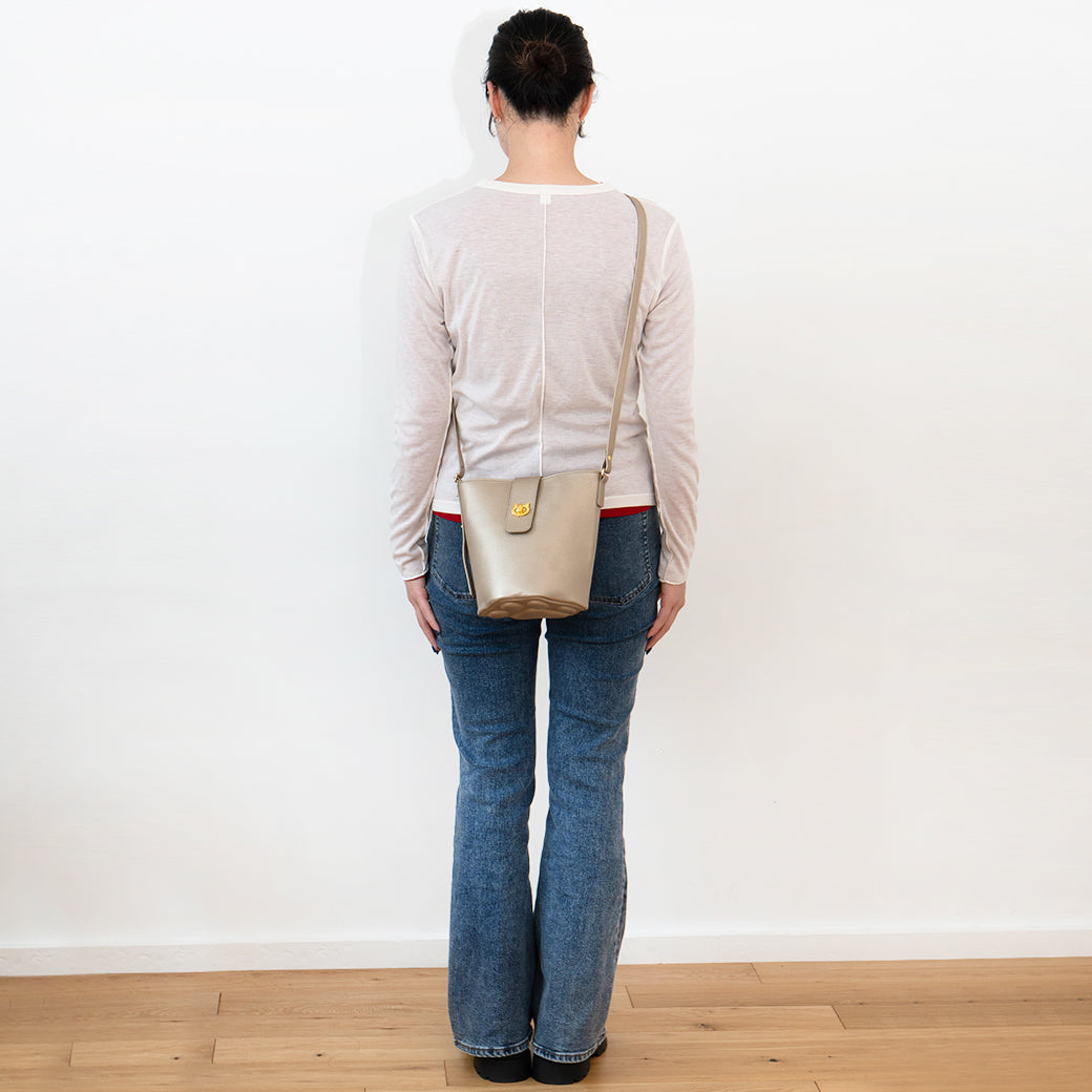 【期間限定:4/24(金)22:00〜26(日)】【受注生産】 ショルダーバッグ PAW (パウ) キュイール・マッシュ / シャンパンゴールド