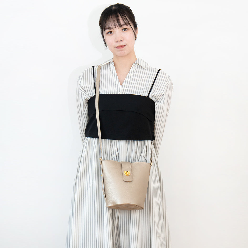 【期間限定:4/24(金)22:00〜26(日)】【受注生産】 ショルダーバッグ PAW (パウ) キュイール・マッシュ / シャンパンゴールド