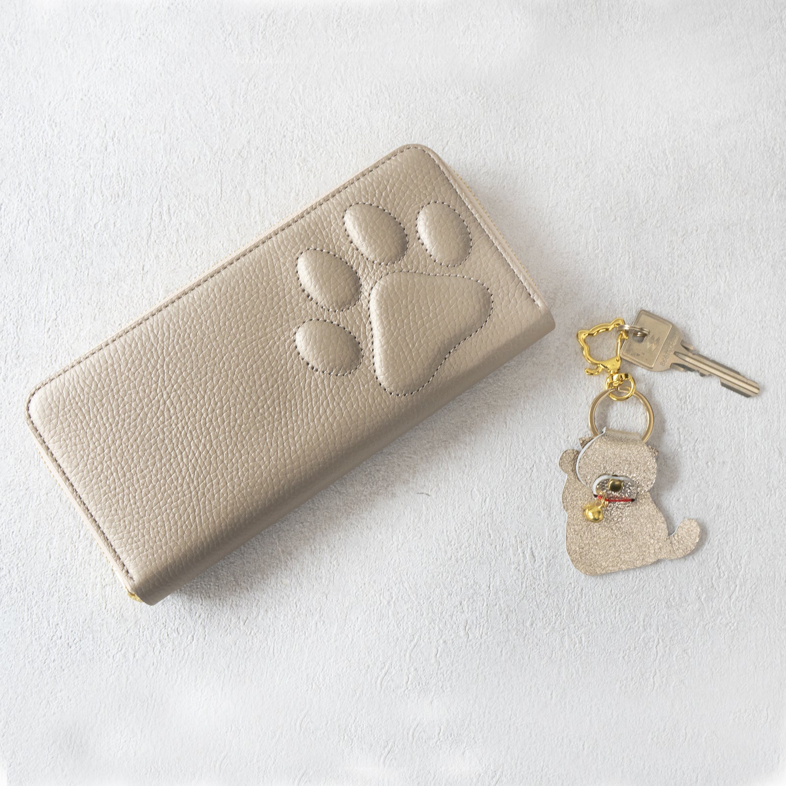 【数量限定】PAWラウンドファスナー長財布 招き猫チャーム付きSET / シャンパンゴールド