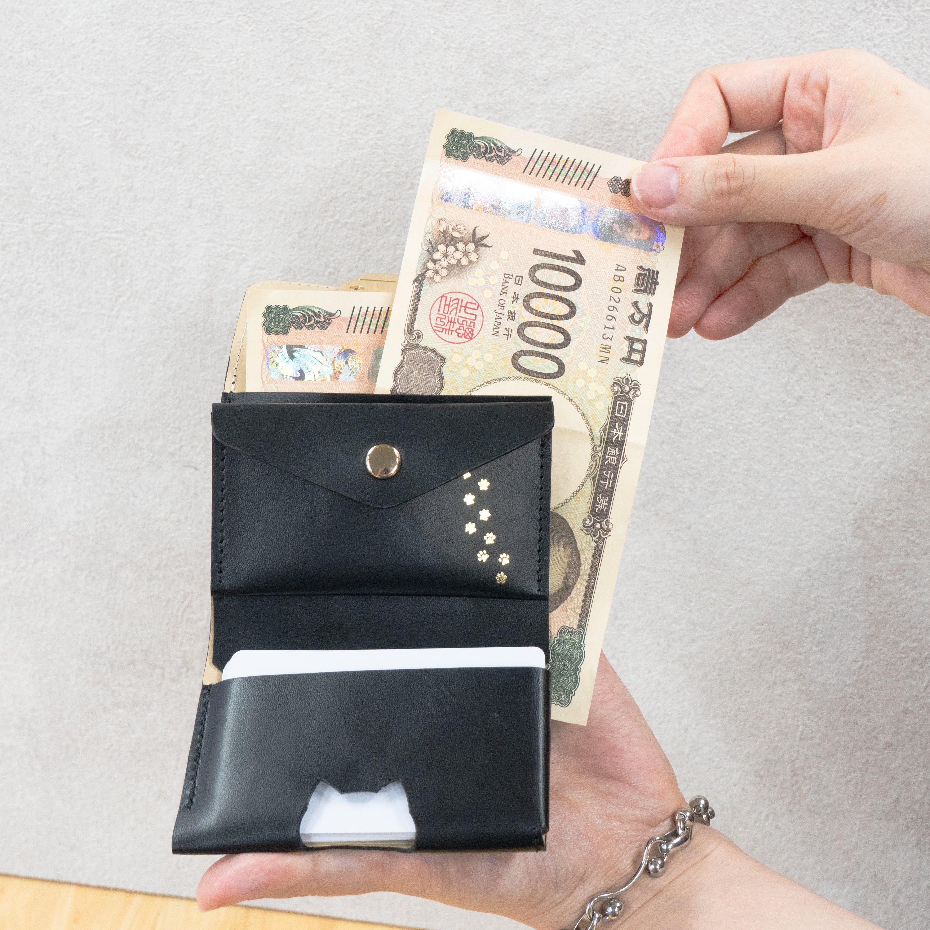【早割あり】【受注生産:6/5(金)22:00〜14(日)】PAWプレートミニウォレット / ブラック