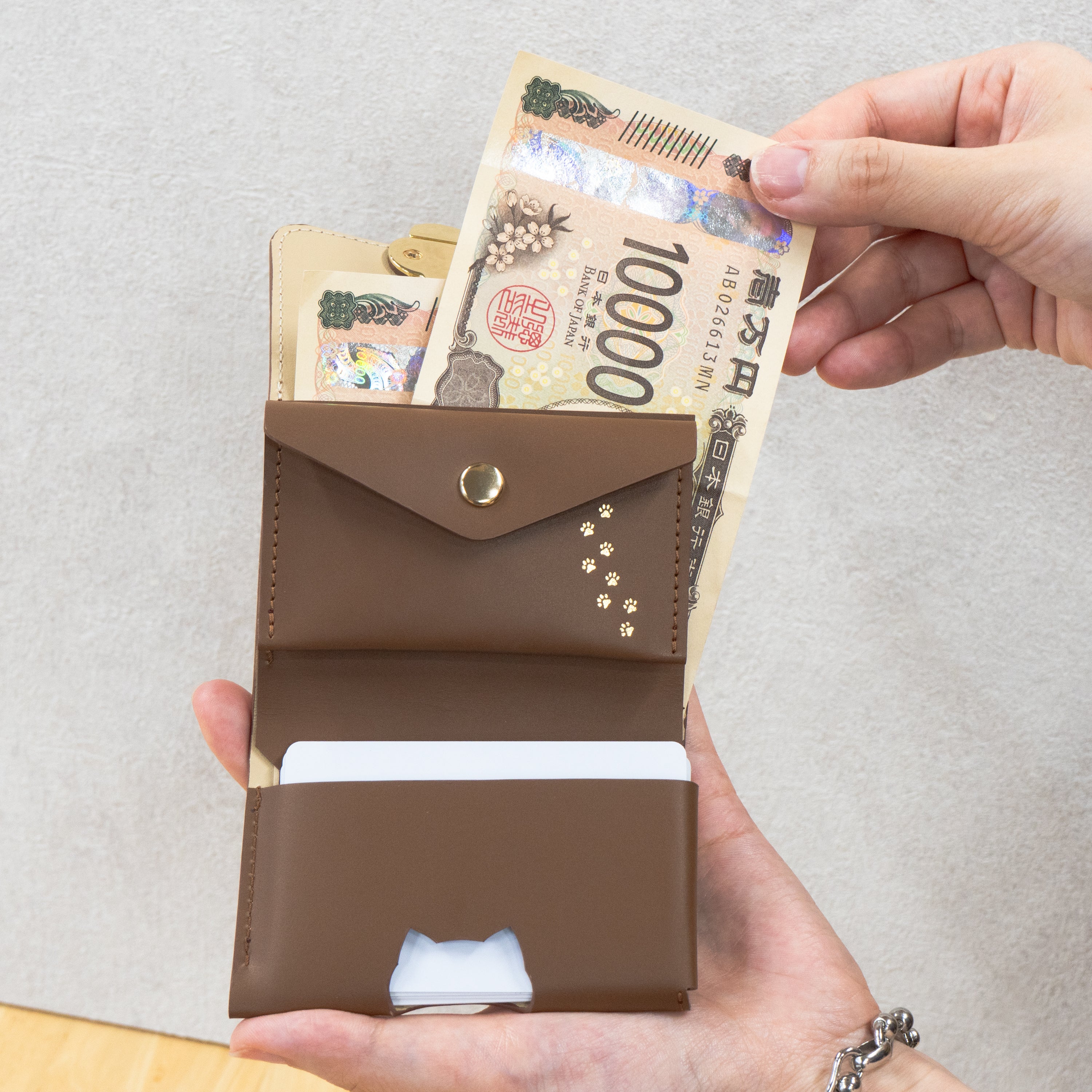 【早割あり】【受注生産:6/5(金)22:00〜14(日)】PAWプレートミニウォレット / キャメル