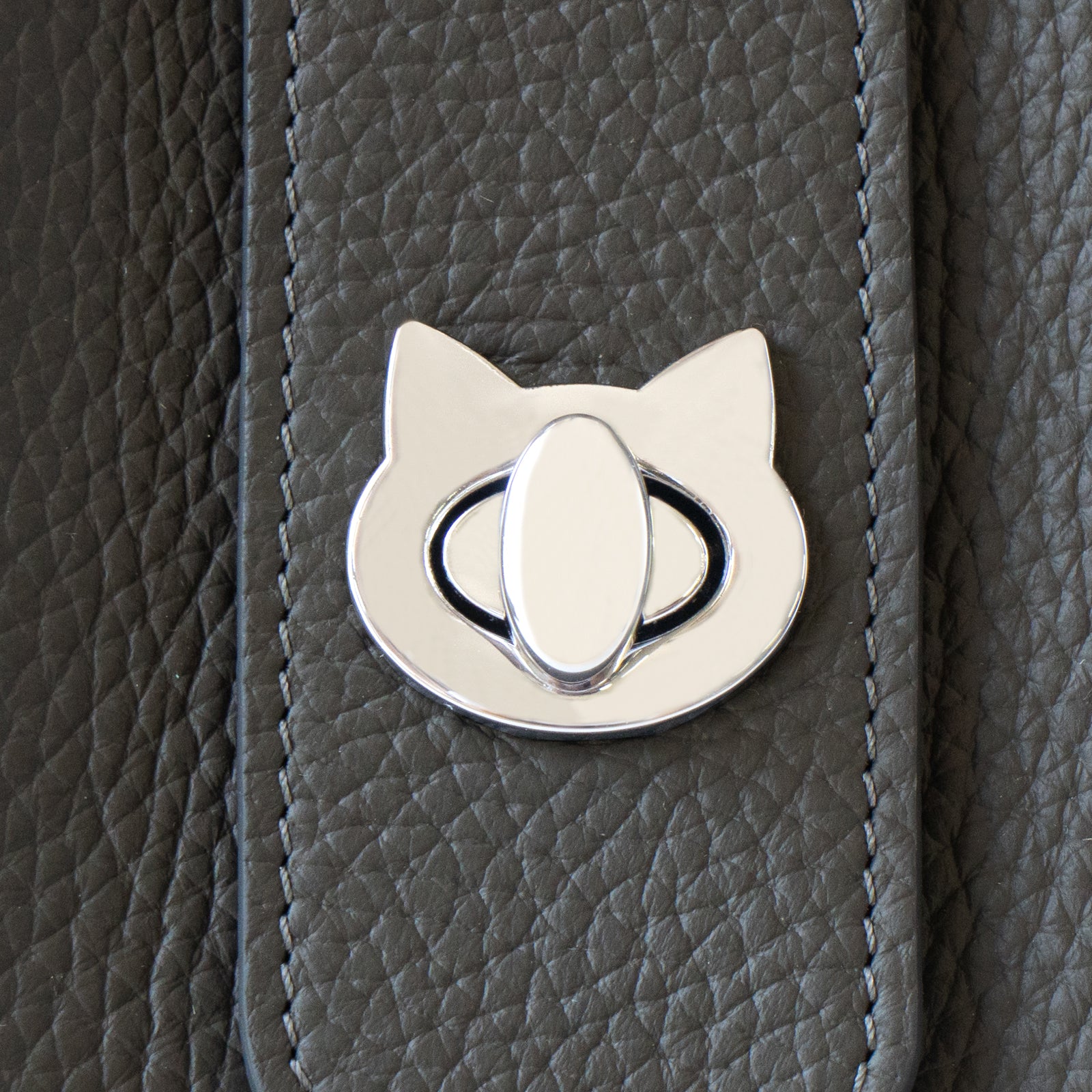 【11/7(金)22:00~ 26時間限定販売】【数量限定】ショルダーバッグ  PAW (パウ)   キュイール・マッシュ / グラファイト