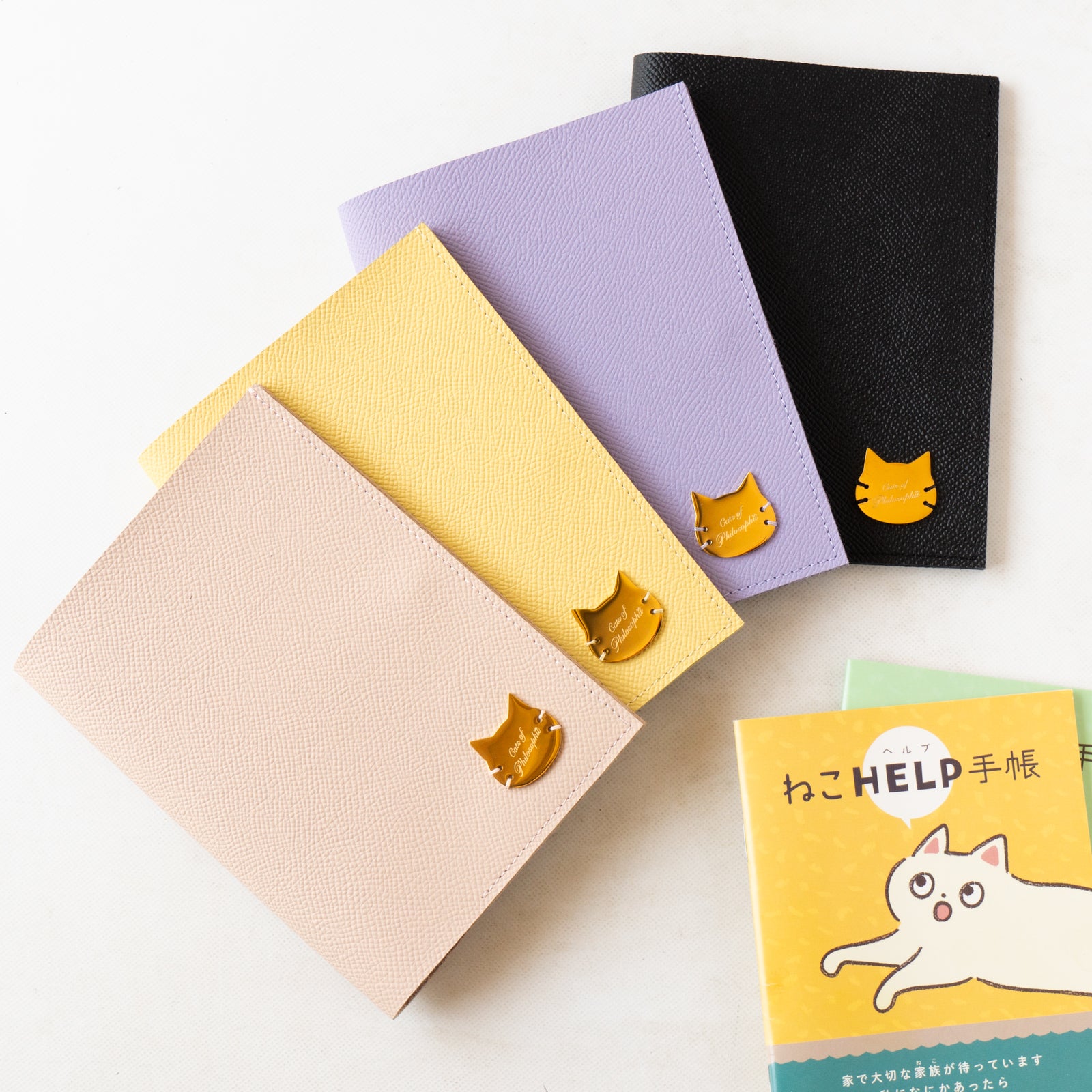 【9/7(日)22:00~ 26時間限定販売】ねこヘルプ手帳カバー キュイール・ミネルバ / カナリア