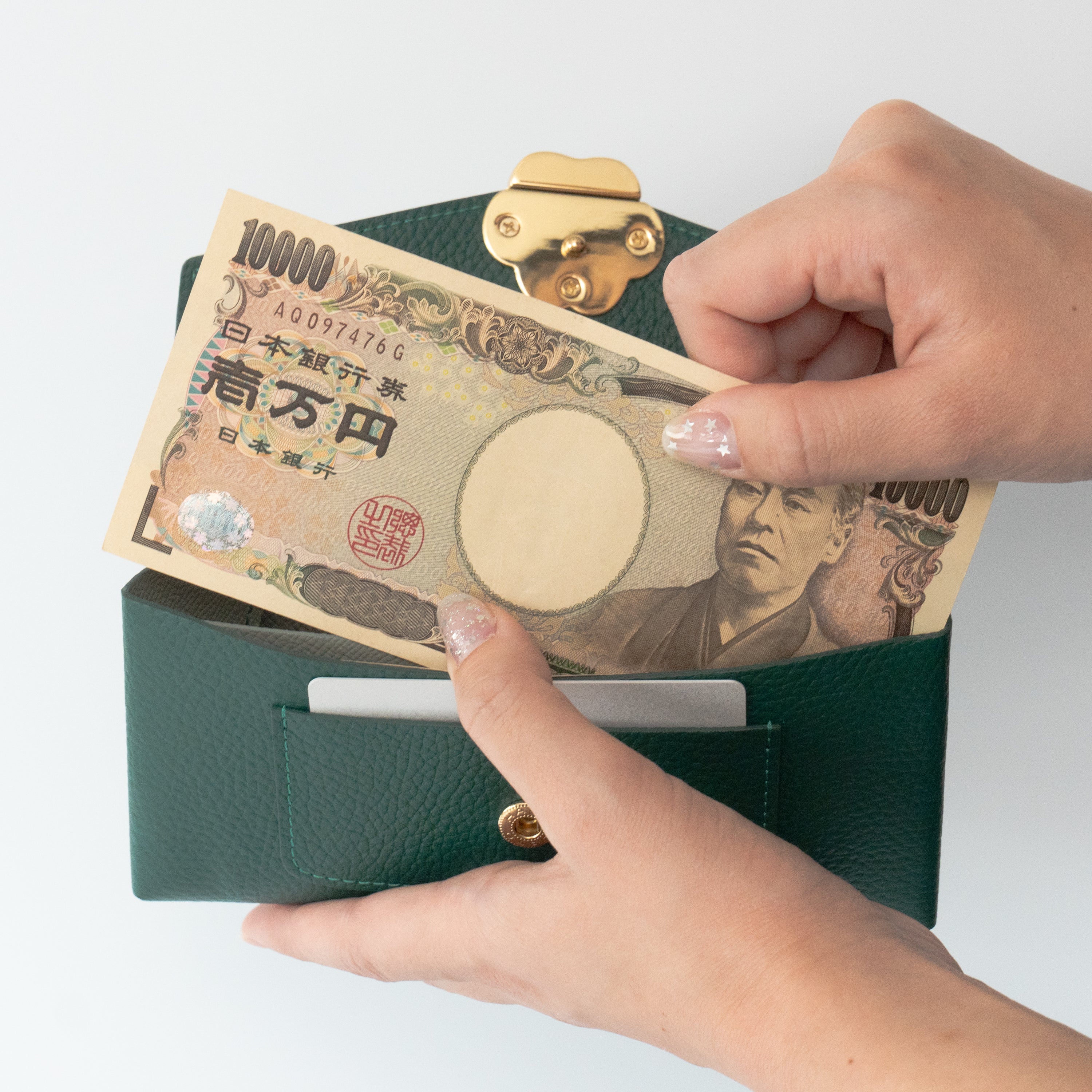 【受注販売:7/24(金)22:00~26(日)】【初回10%OFF】小さなレザーフラップ長財布・ミャウヴェル / エメラルド