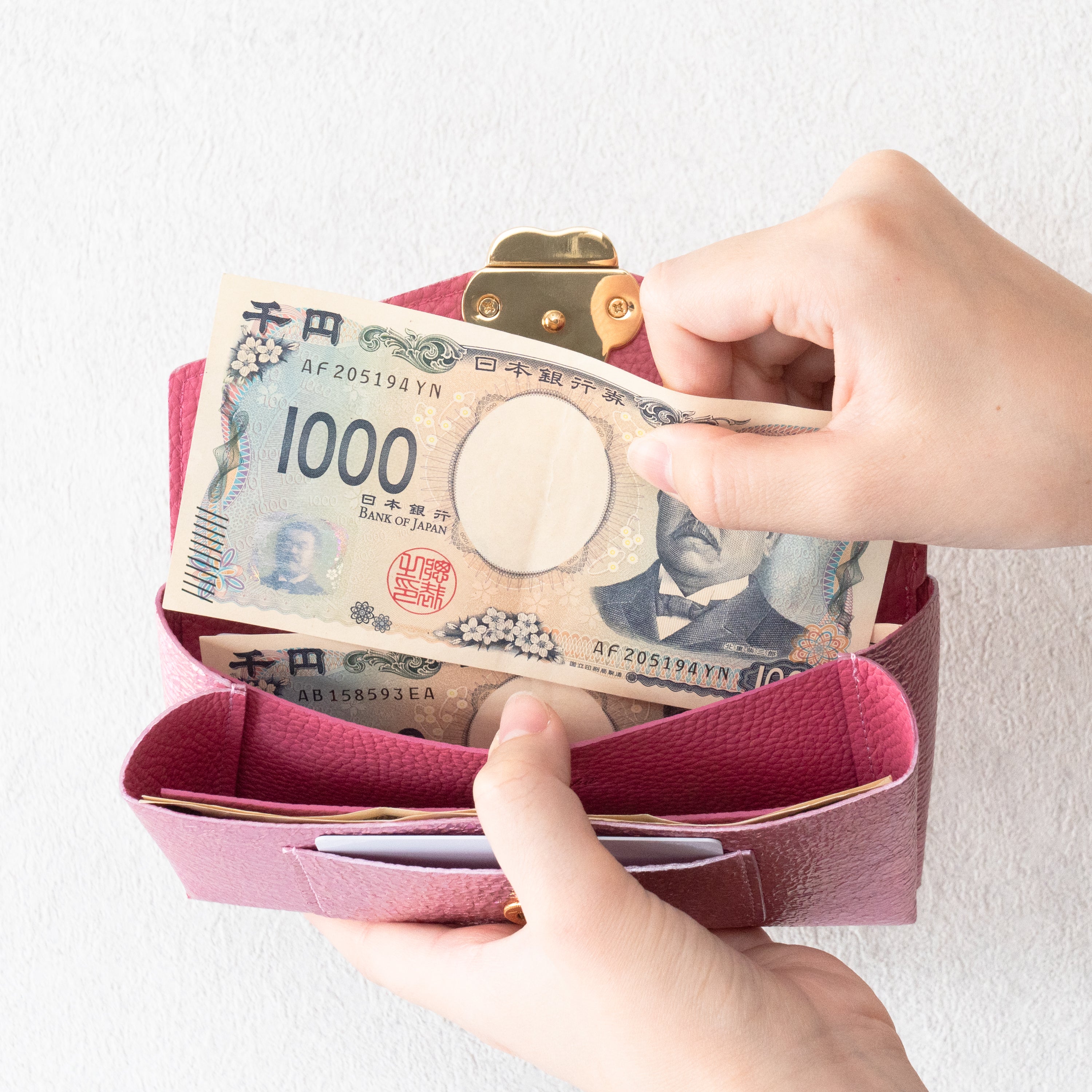 【受注生産:8/21(金)22:00〜23(日)】小さなレザーフラップ長財布・ミャウヴェル プリズムレザー / オーロラローズ