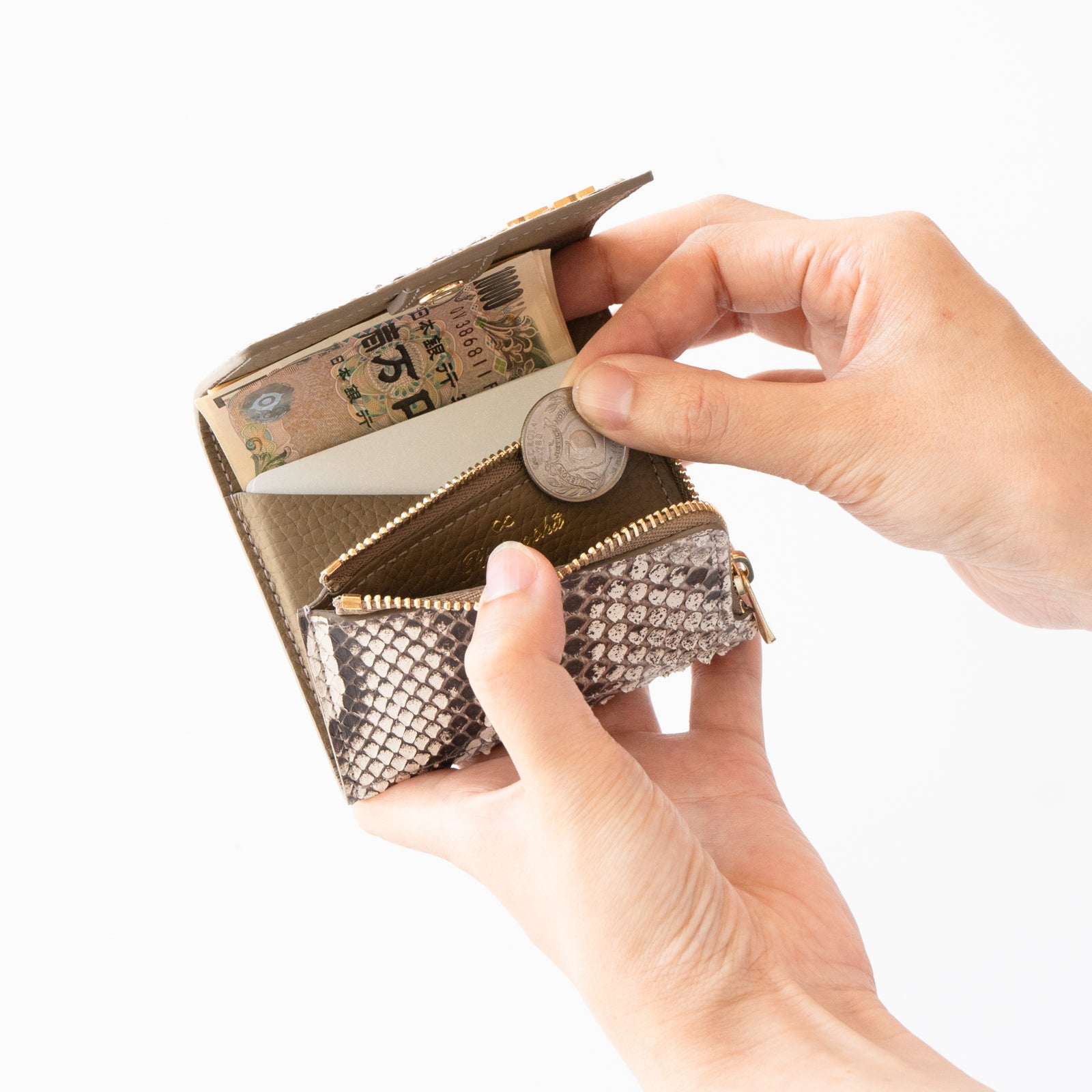 【おつとめ品セール】ハンディウォレット・オペラ リリィ 箔パイソン / シルバーイエロー